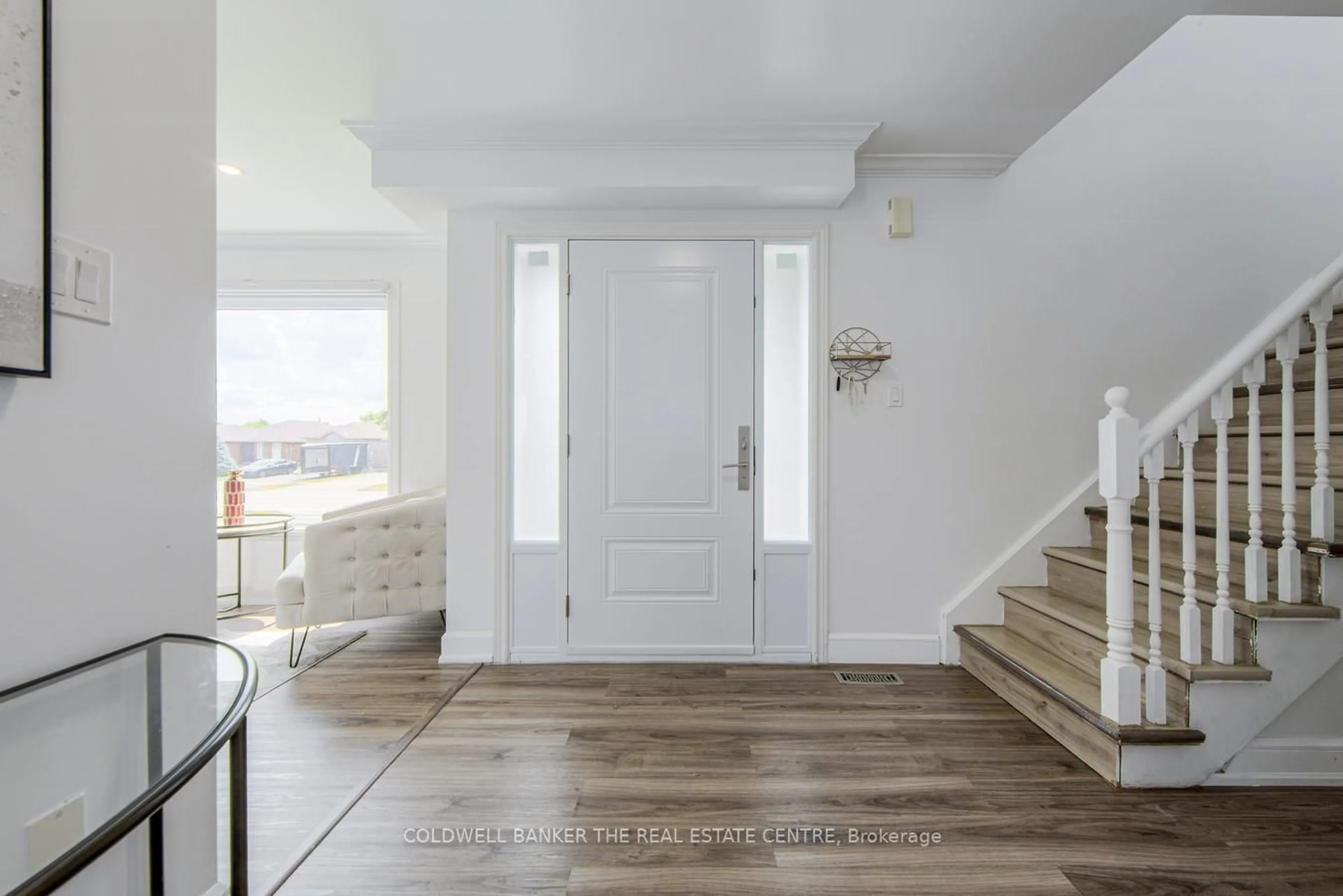 Indoor entryway for 144 Dean Ave, Barrie Ontario L4N 0V7