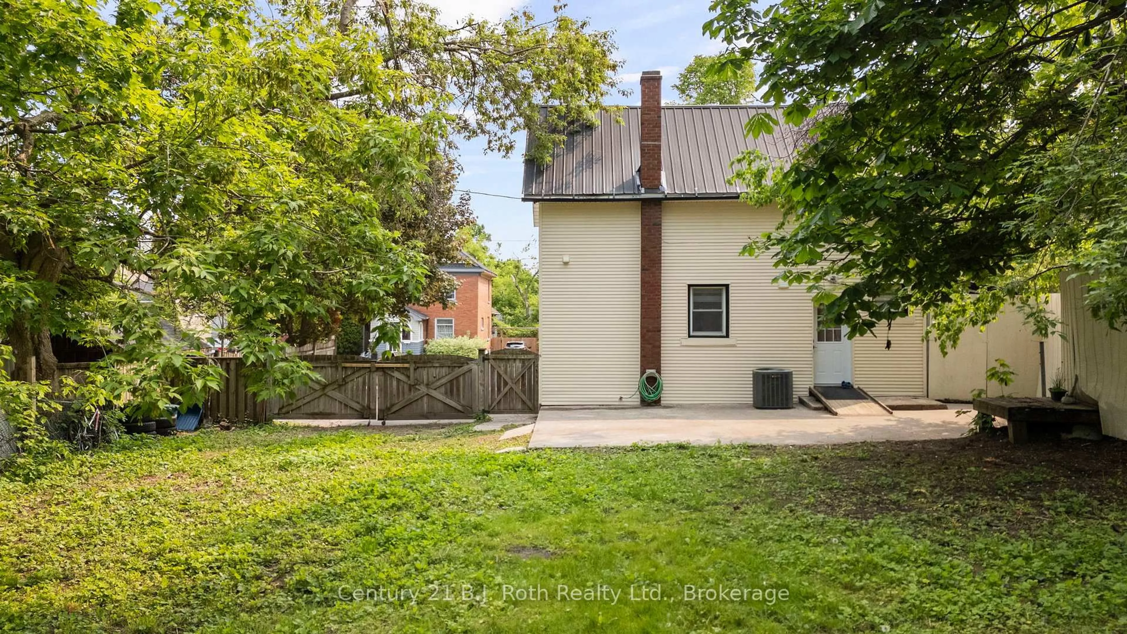 Unknown for 17 Douglas St, Orillia Ontario L3V 5Y3