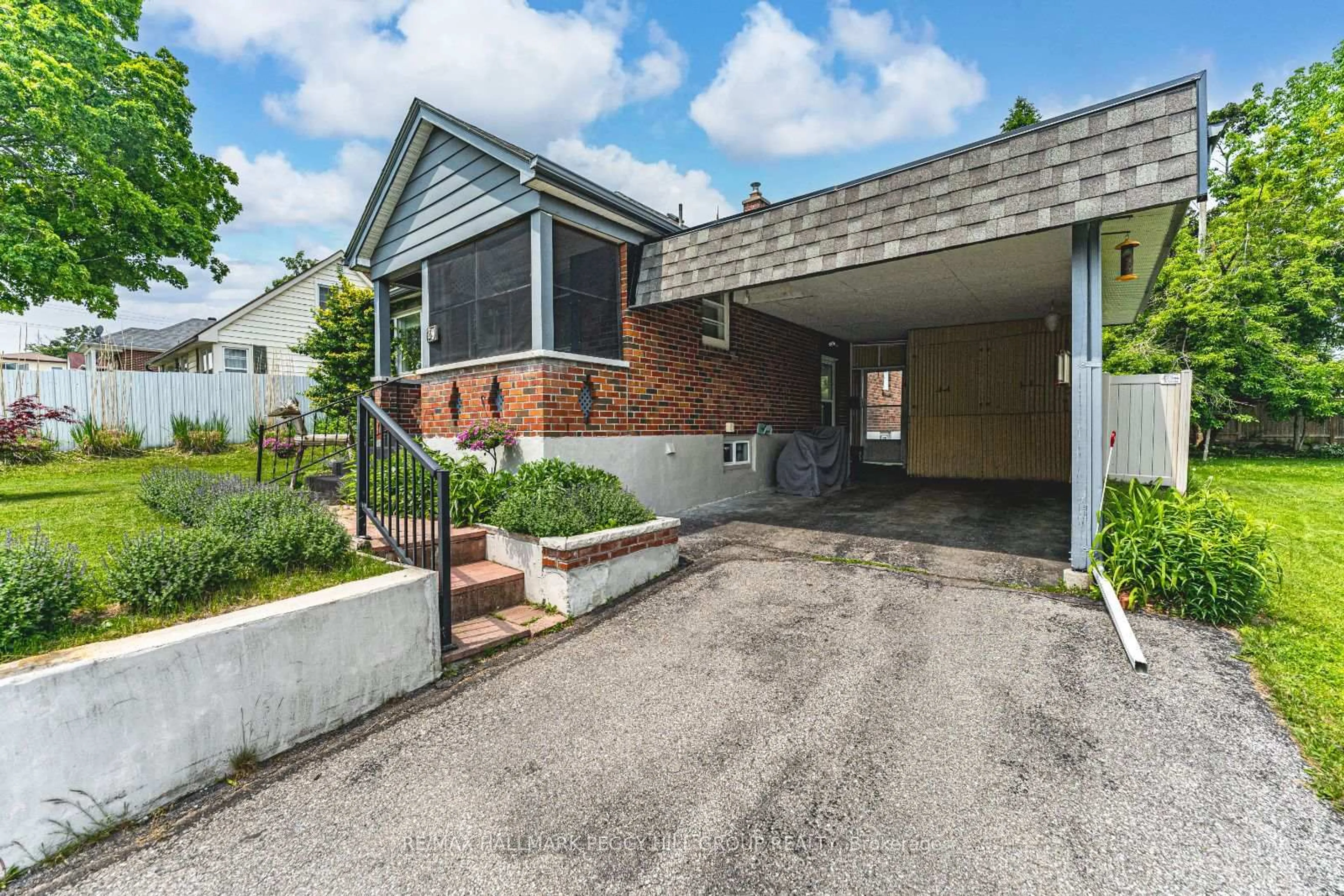 Unknown for 29 Argyle Ave, Orillia Ontario L3V 2V5