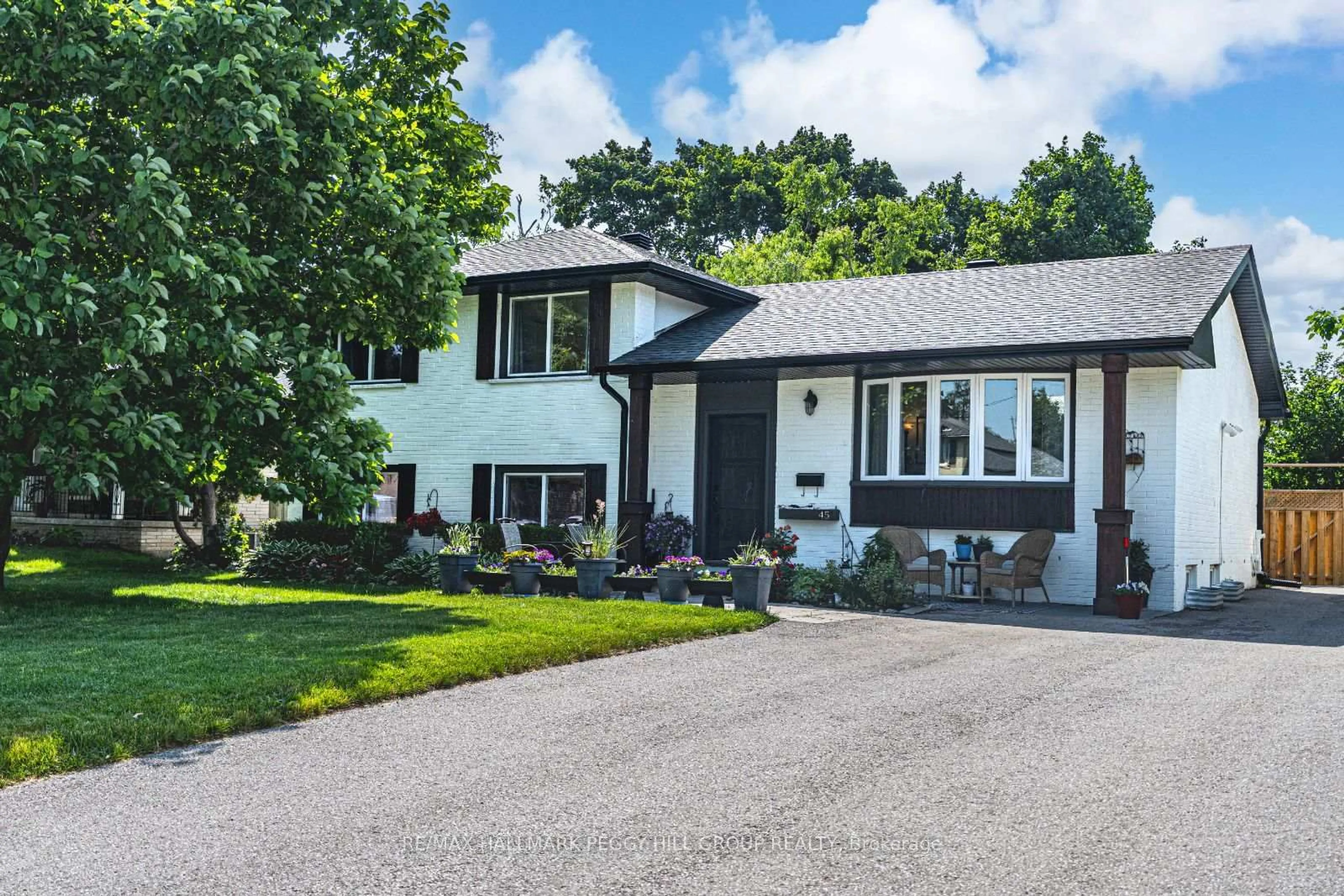 Home with vinyl exterior material, street for 45 Ottaway Ave, Barrie Ontario L4M 2W8