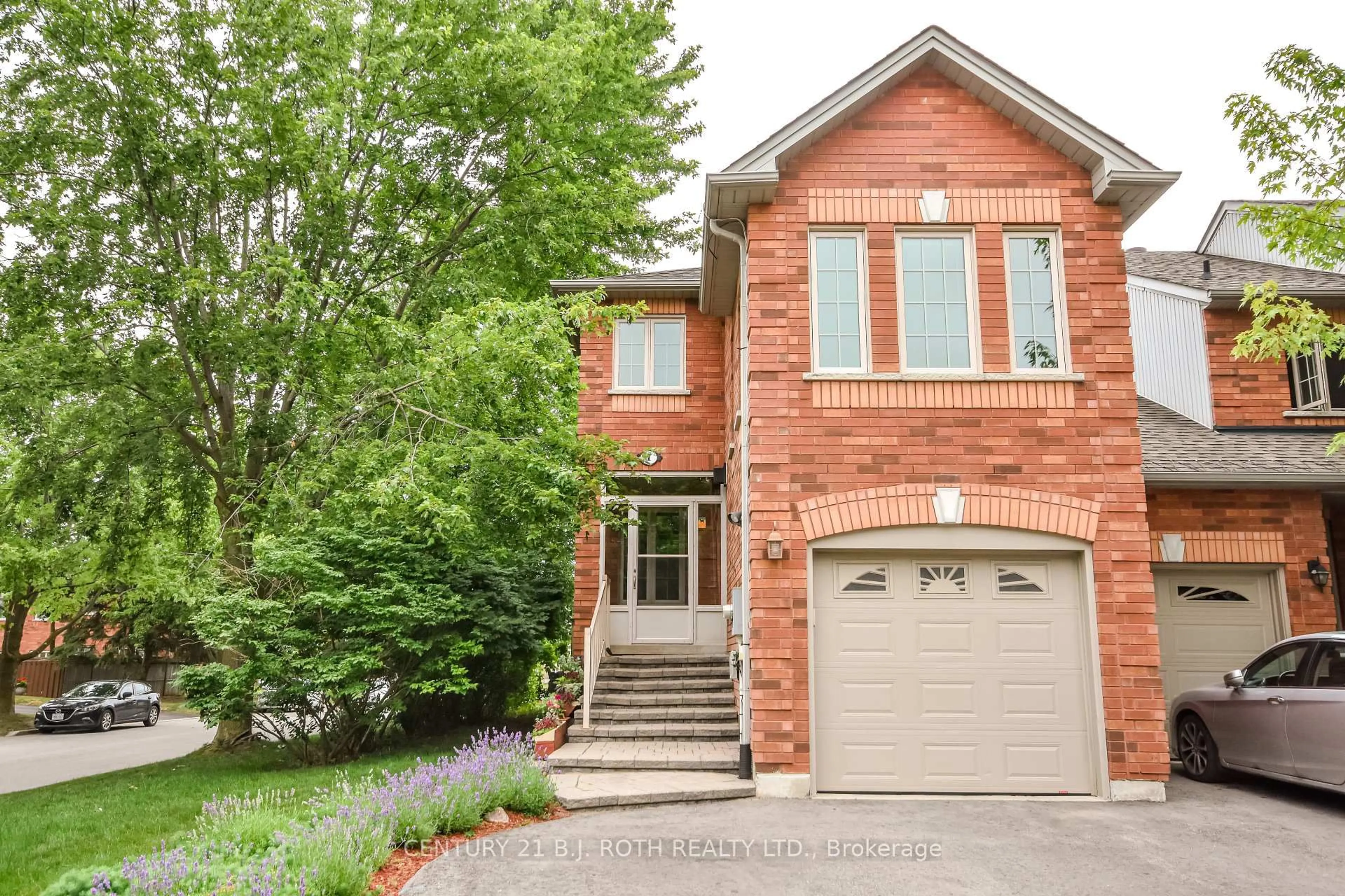 Home with brick exterior material, street for 1 Kelly Pl, Barrie Ontario L4N 8N2