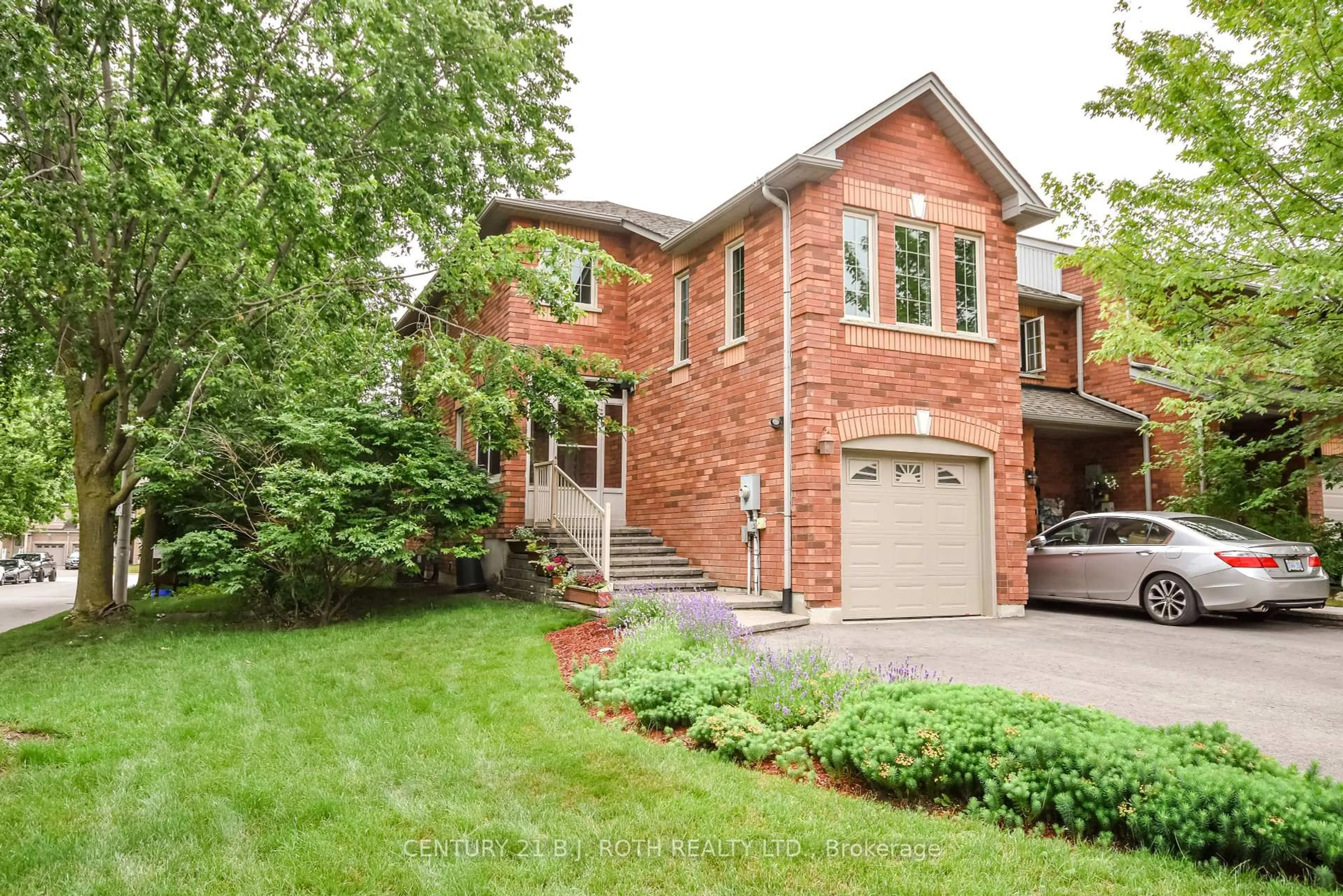 Home with brick exterior material, street for 1 Kelly Pl, Barrie Ontario L4N 8N2