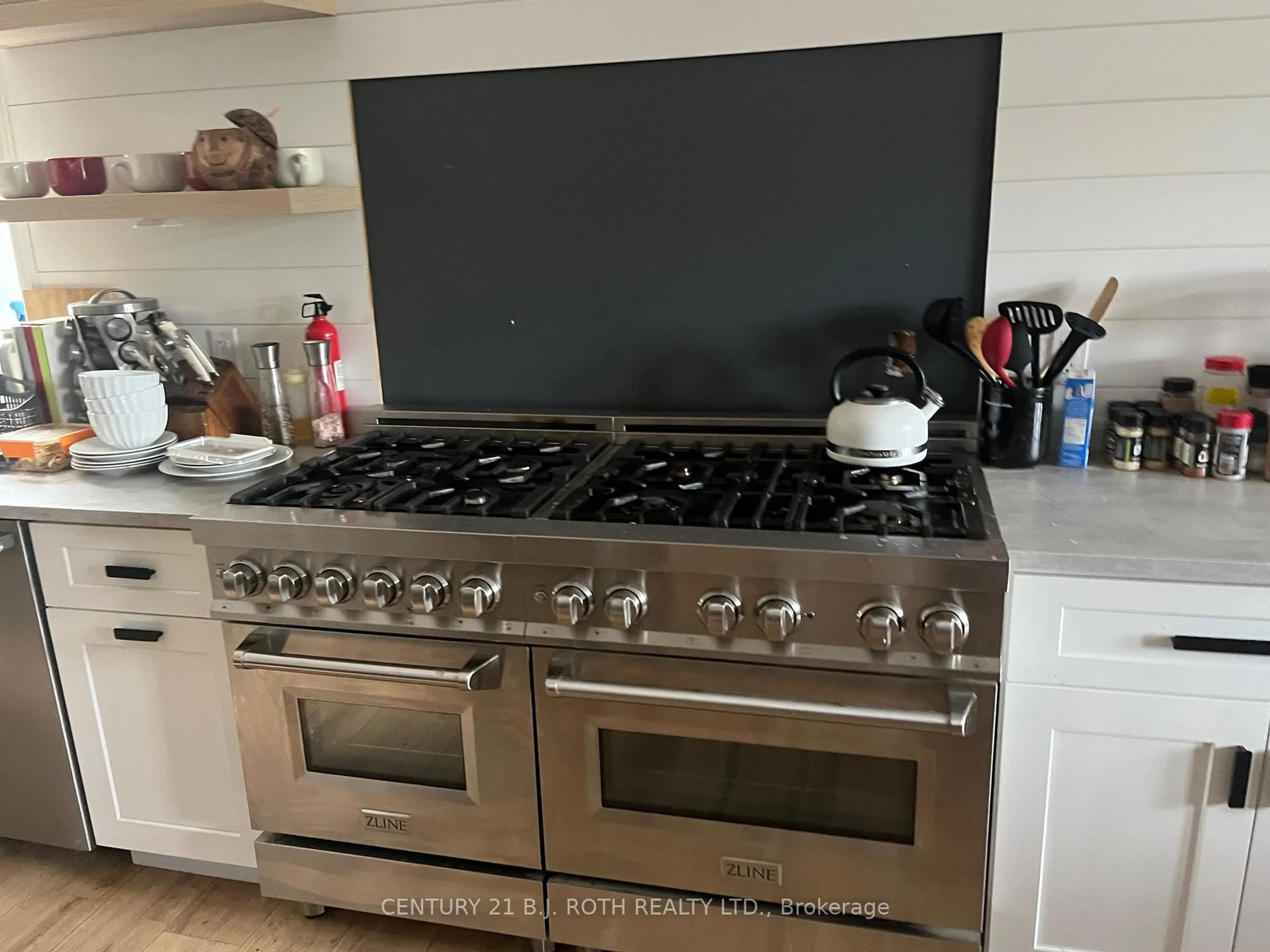 Standard kitchen, ceramic/tile floor for 63 White Elm Rd, Barrie Ontario L4N 0E5