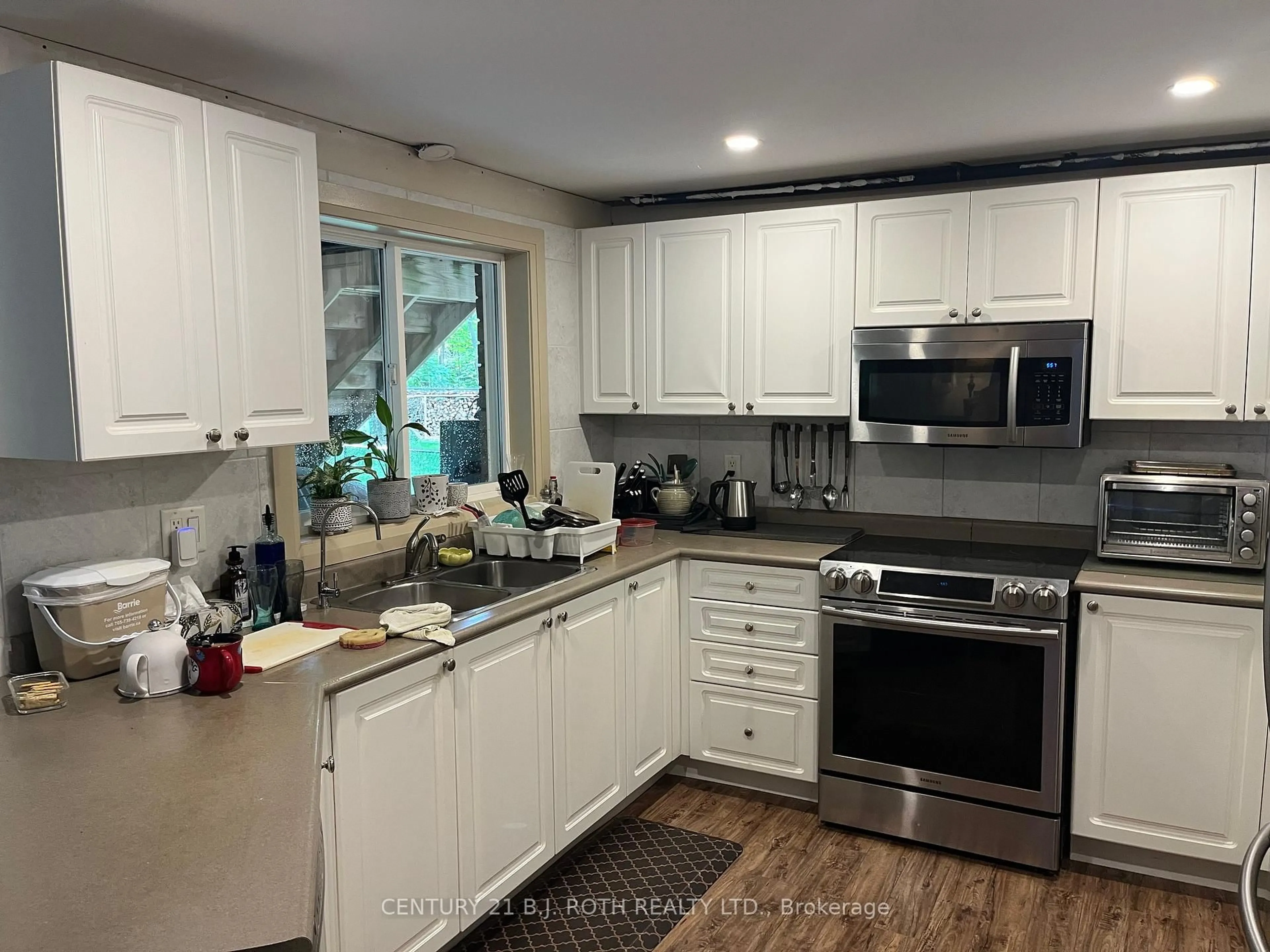 Open concept kitchen, unknown for 63 White Elm Rd, Barrie Ontario L4N 0E5