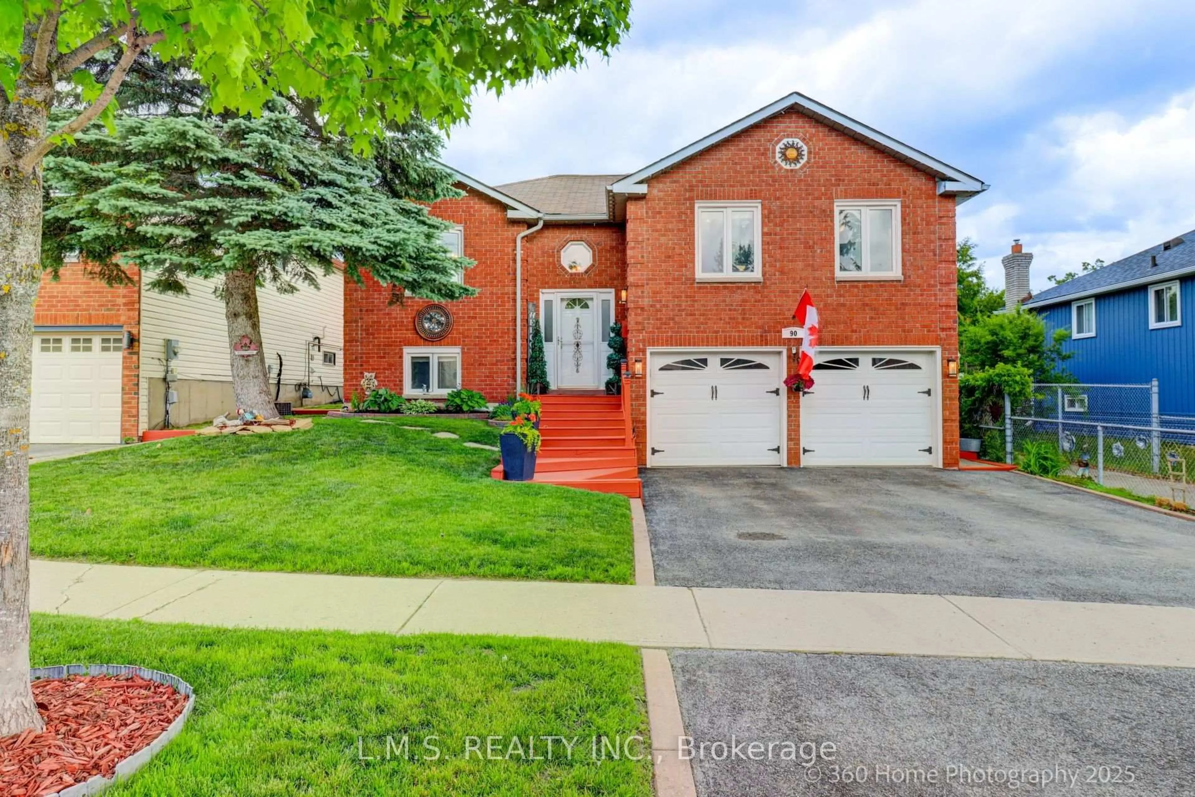 Home with brick exterior material, street for 90 Shakespeare Cres, Barrie Ontario L4N 6B8