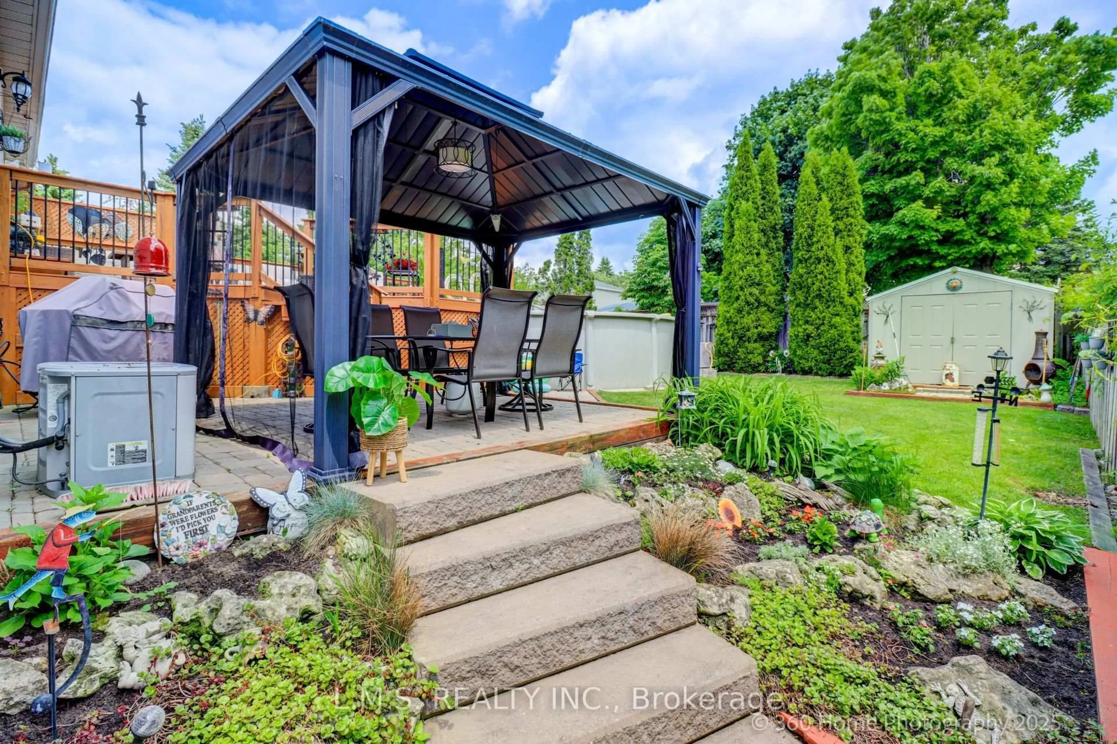 Patio, unknown for 90 Shakespeare Cres, Barrie Ontario L4N 6B8