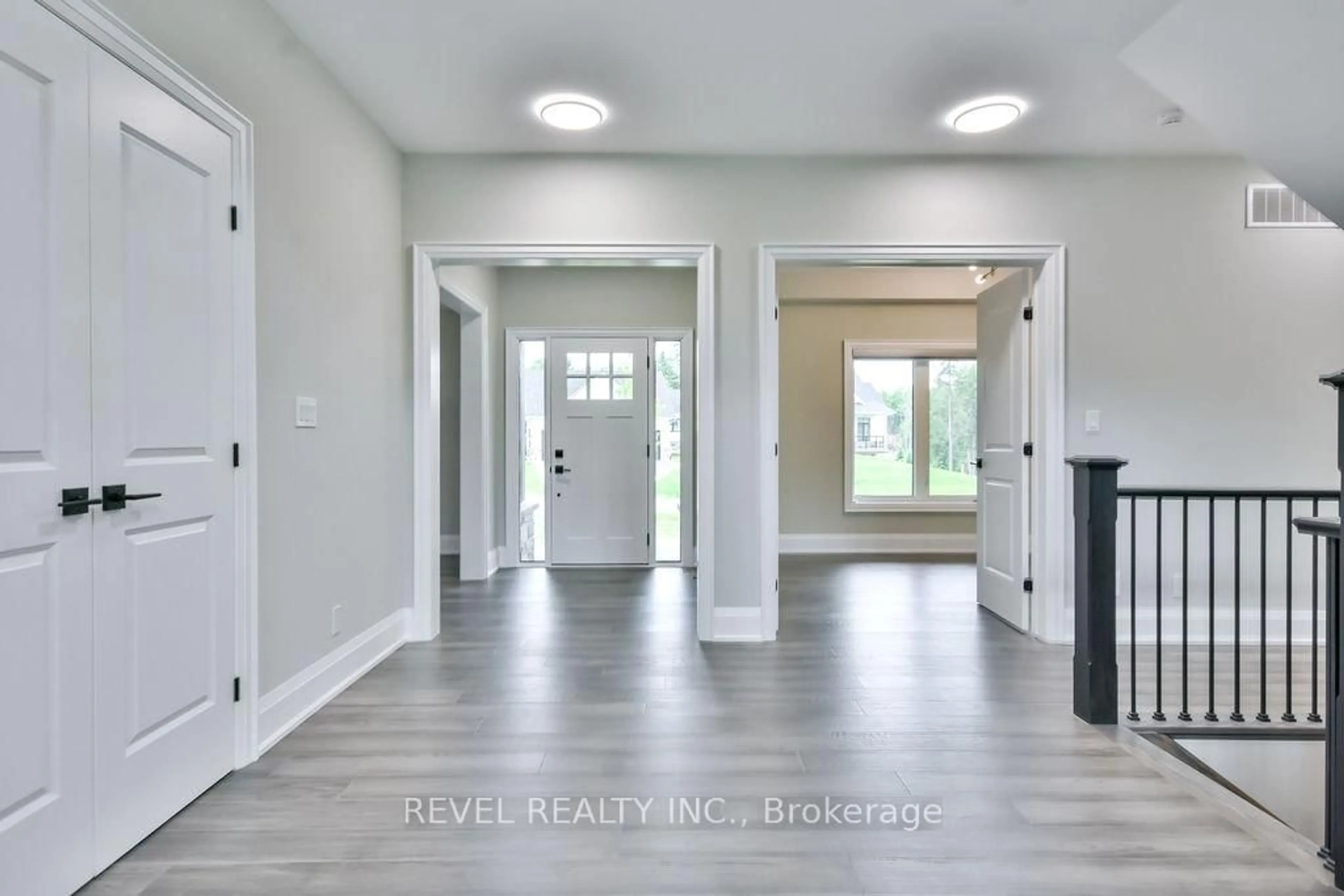 Indoor entryway for 4 Clydesdale Crt, Oro-Medonte Ontario L0K 1E0