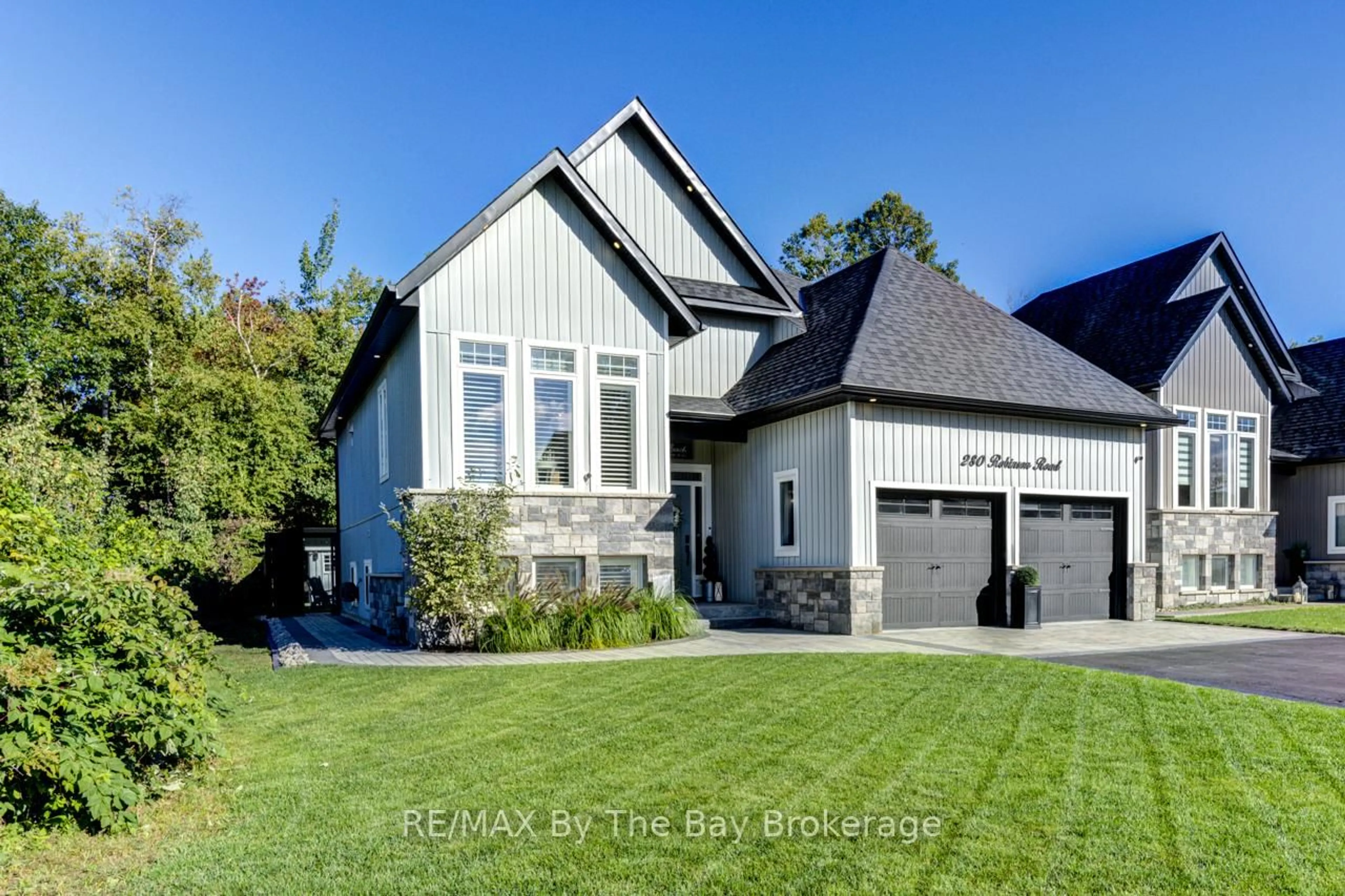 Home with brick exterior material, street for 280 Robinson Rd, Wasaga Beach Ontario L9Z 3A4