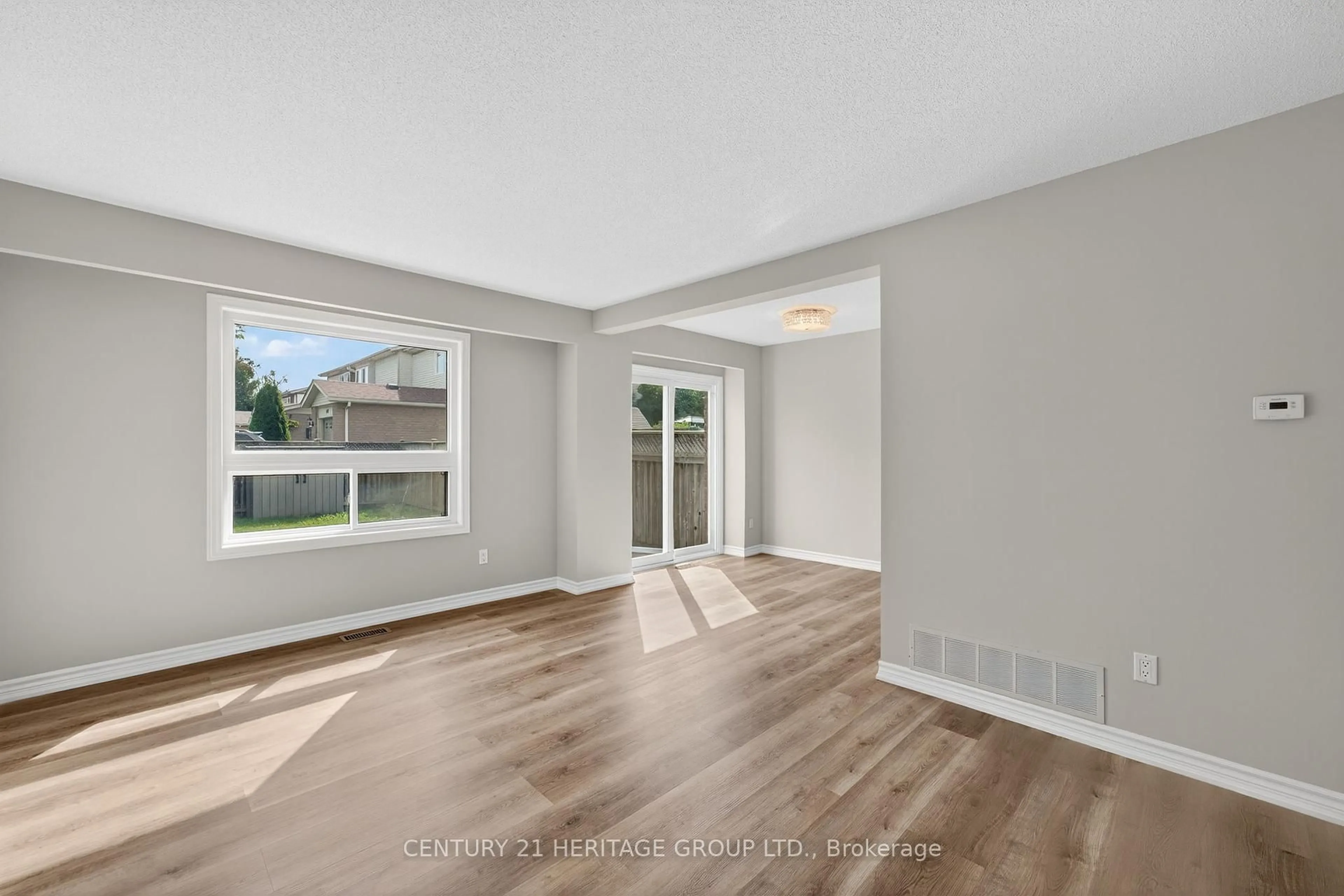 A pic of a room for 90 Burns Circ, Barrie Ontario L4N 5J8