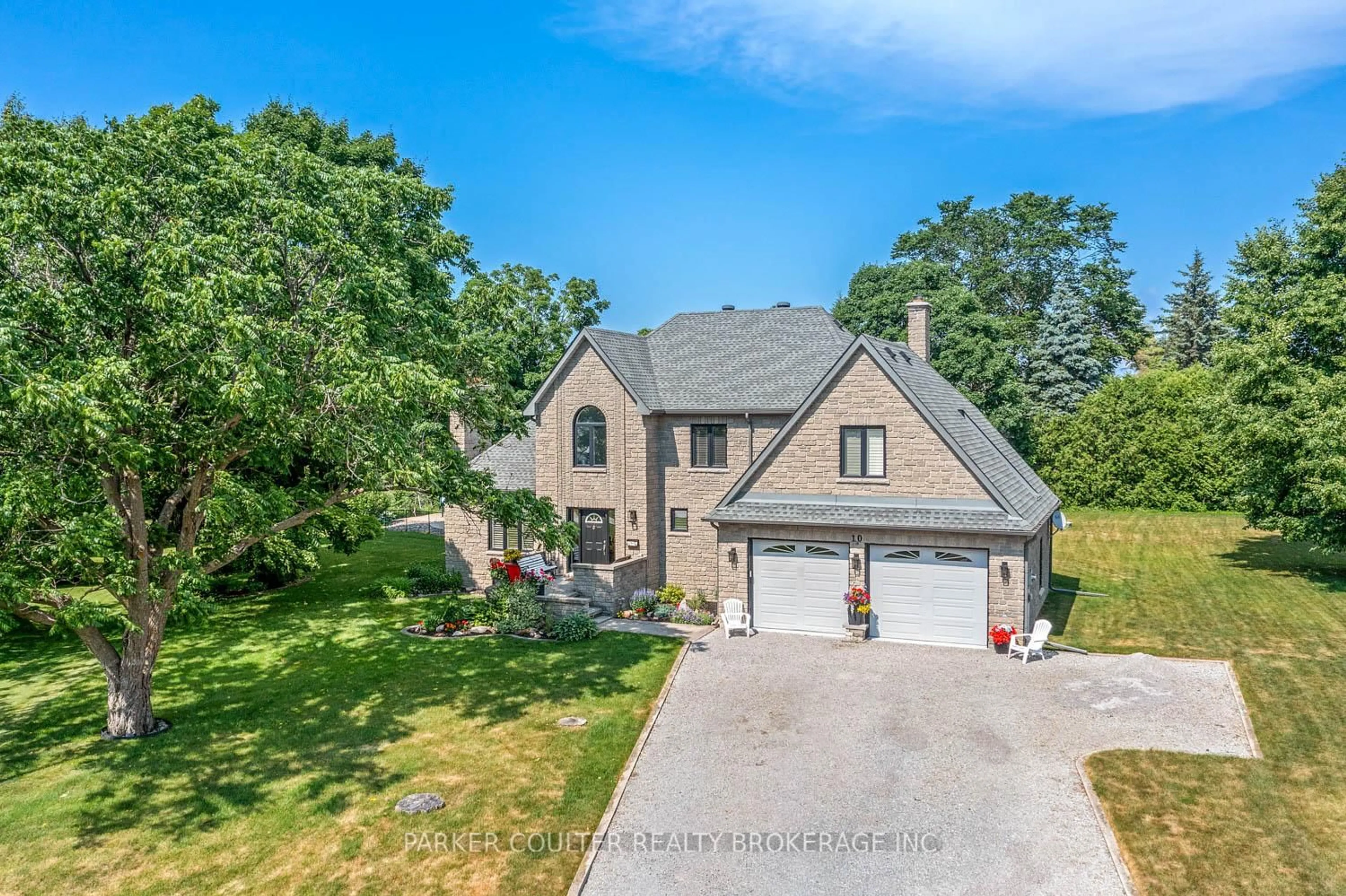A pic from outside/outdoor area/front of a property/back of a property/a pic from drone, street for 10 Duffy's Crt, Springwater Ontario L0L 1Y3