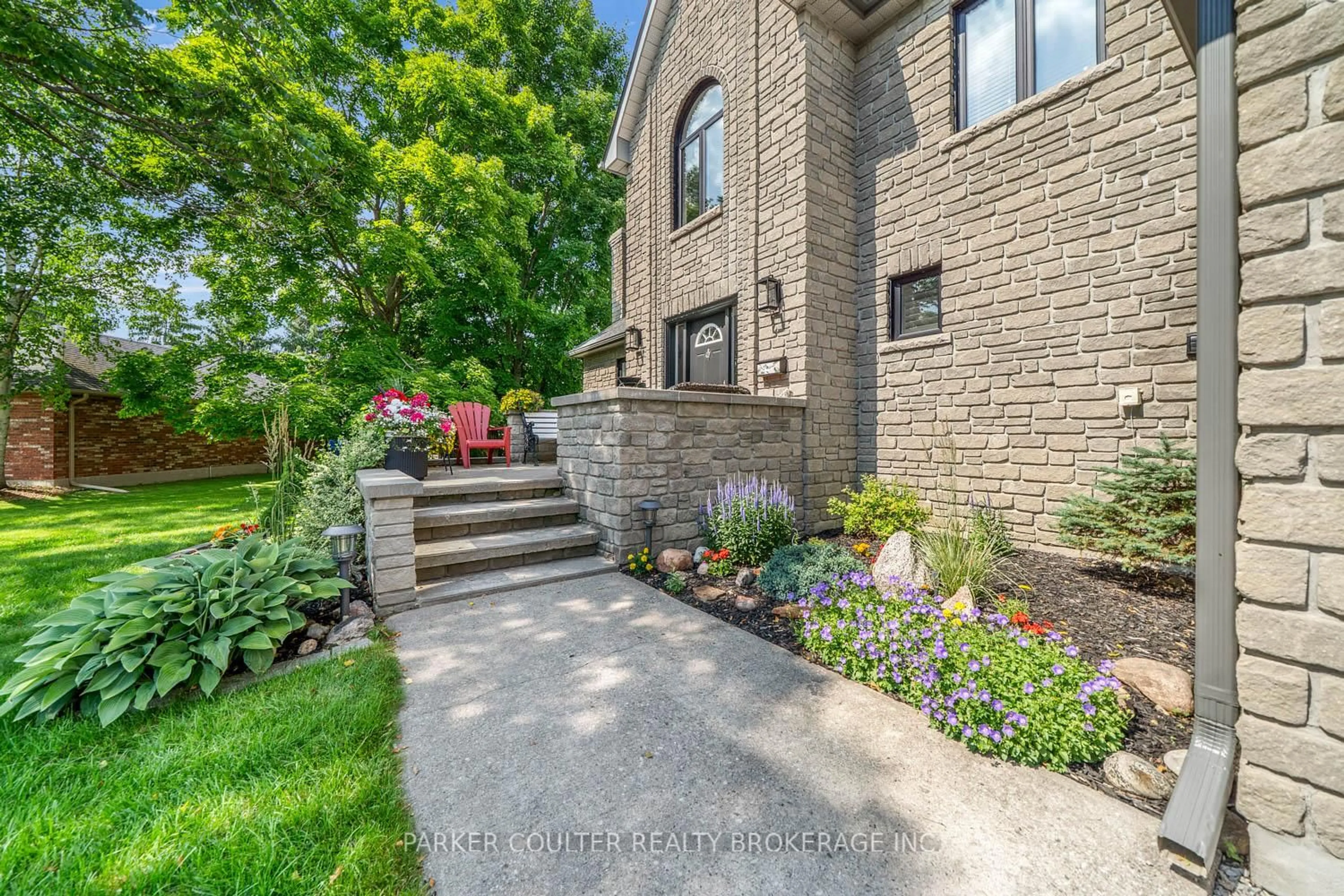 Home with brick exterior material, street for 10 Duffy's Crt, Springwater Ontario L0L 1Y3