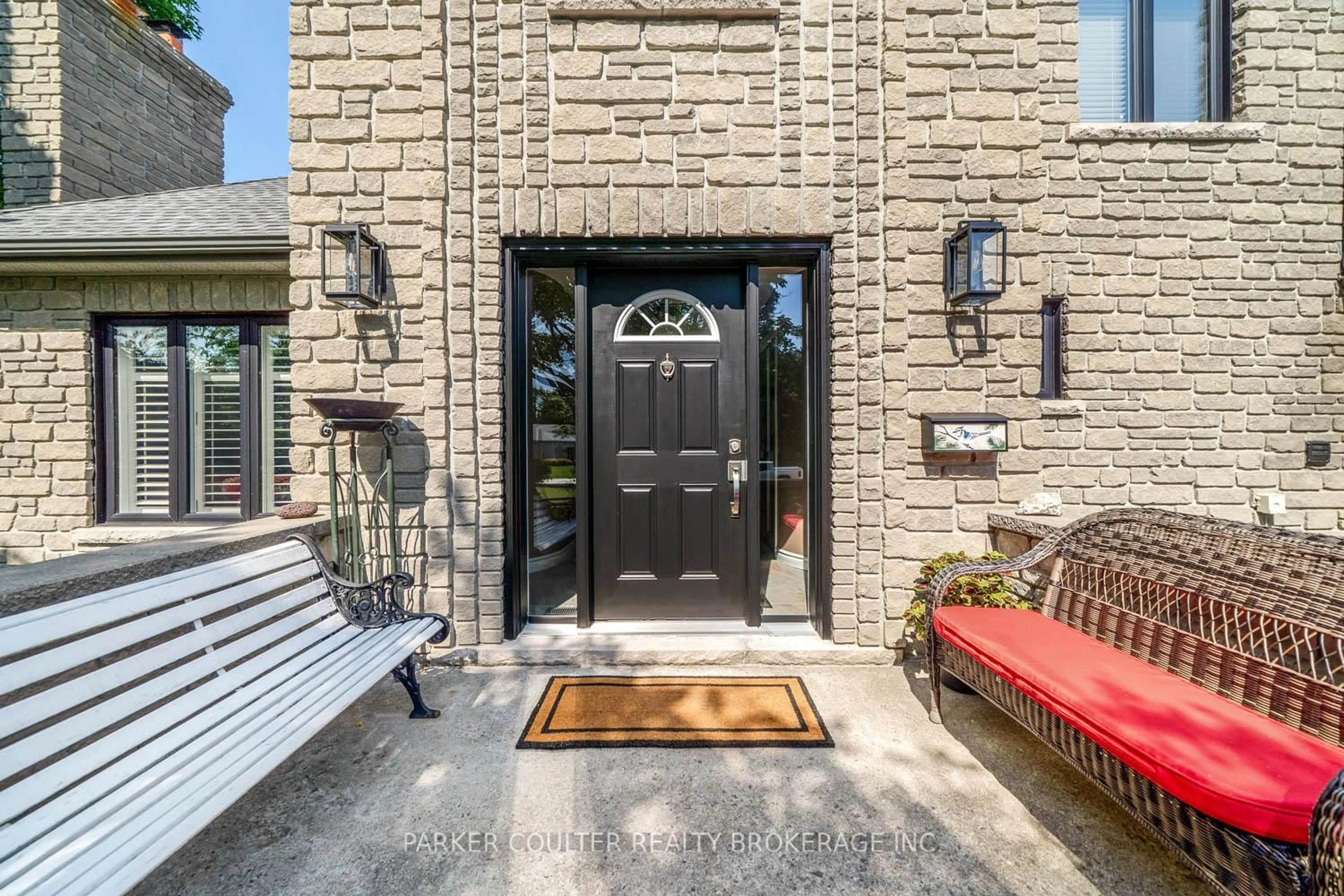 Indoor entryway for 10 Duffy's Crt, Springwater Ontario L0L 1Y3