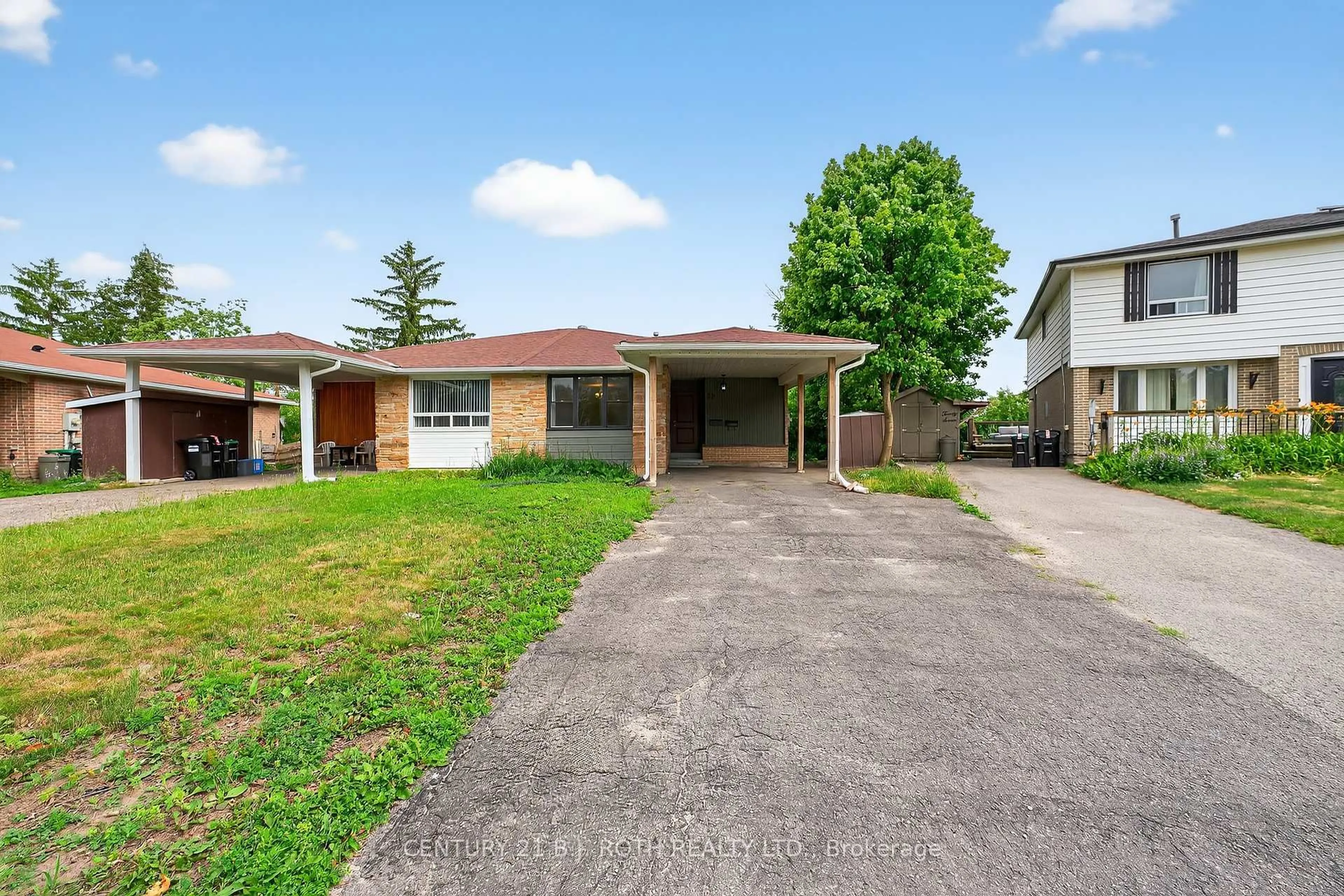 A pic from outside/outdoor area/front of a property/back of a property/a pic from drone, street for 29 Daphne Cres, Barrie Ontario L4M 2Y7