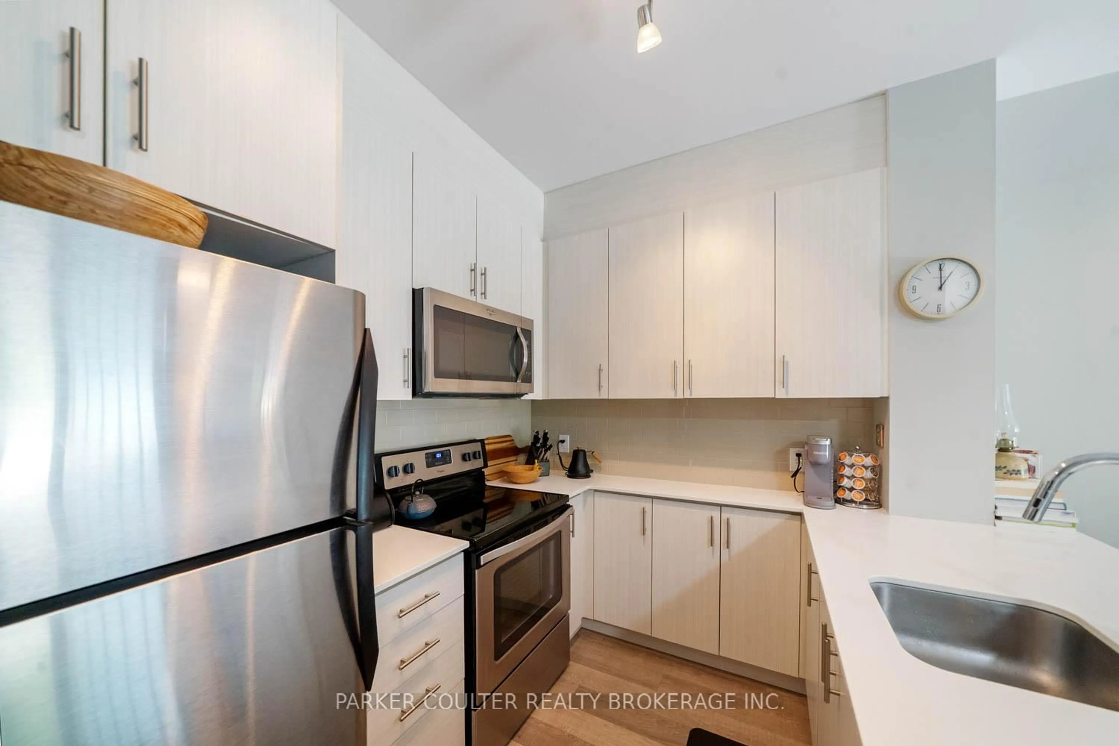 Standard kitchen, unknown for 111 Worsley St #302, Barrie Ontario L4M 0J5