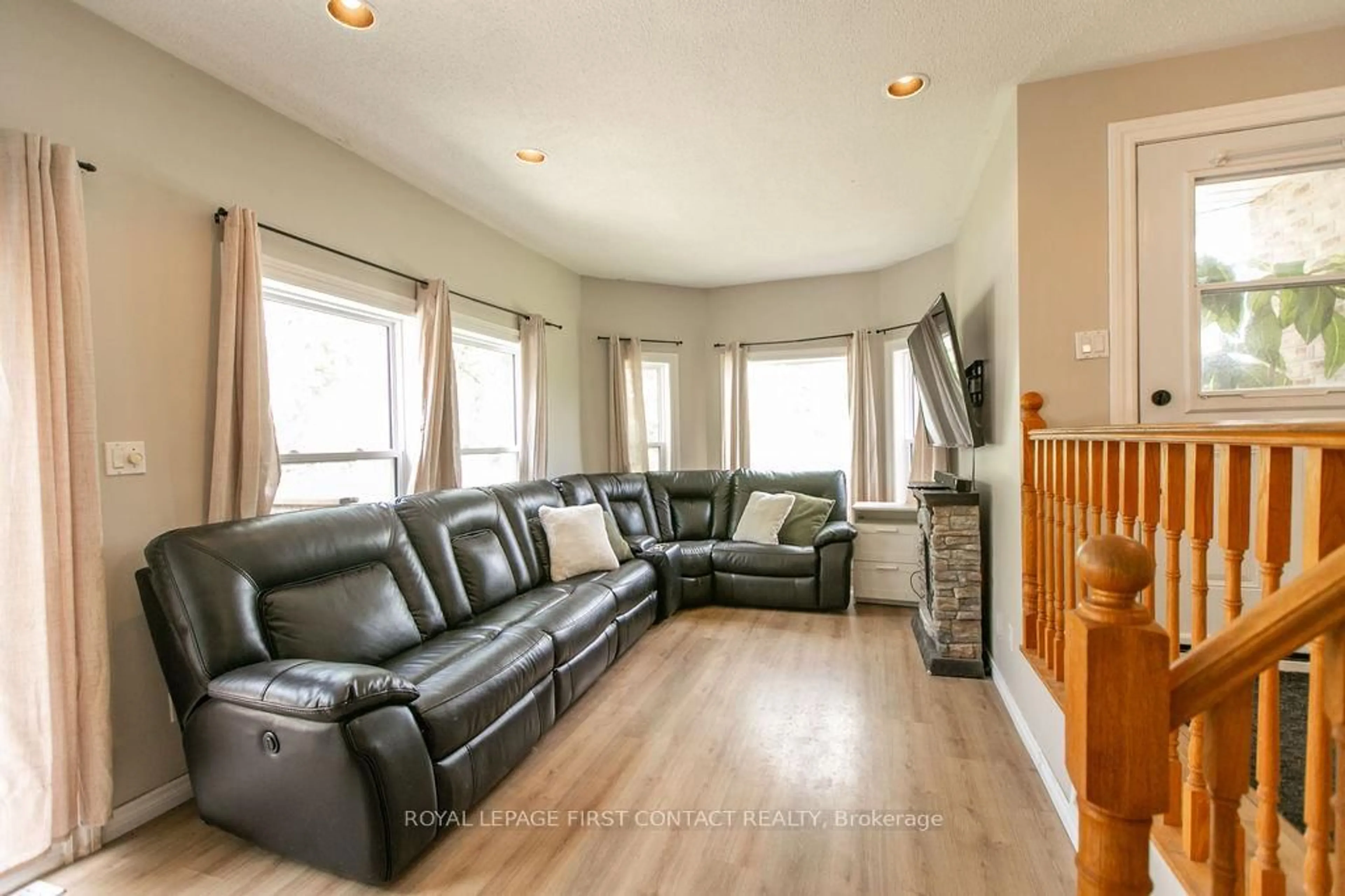 Living room with furniture, unknown for 3905 LONGFORD MILLS Rd, Ramara Ontario L3V 1G4