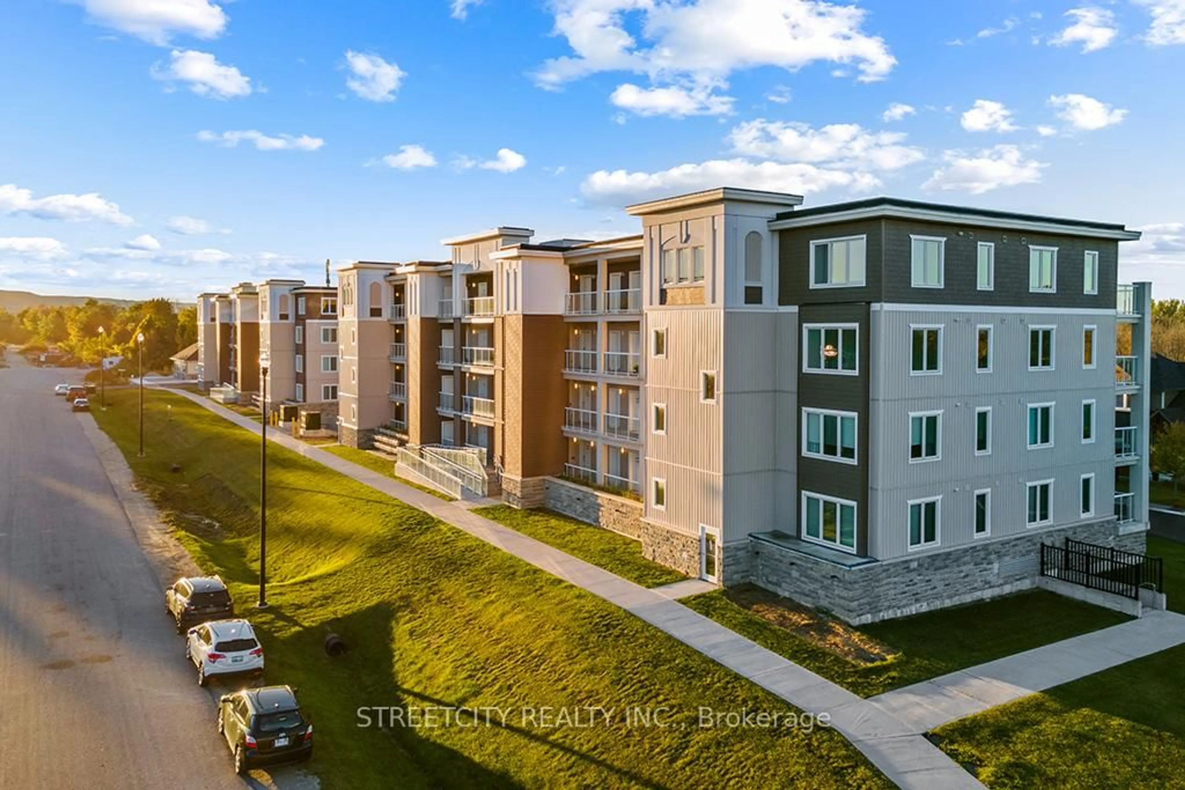 A pic from outside/outdoor area/front of a property/back of a property/a pic from drone, unknown for 5 Spooner Cres #215, Collingwood Ontario L9Y 1T3