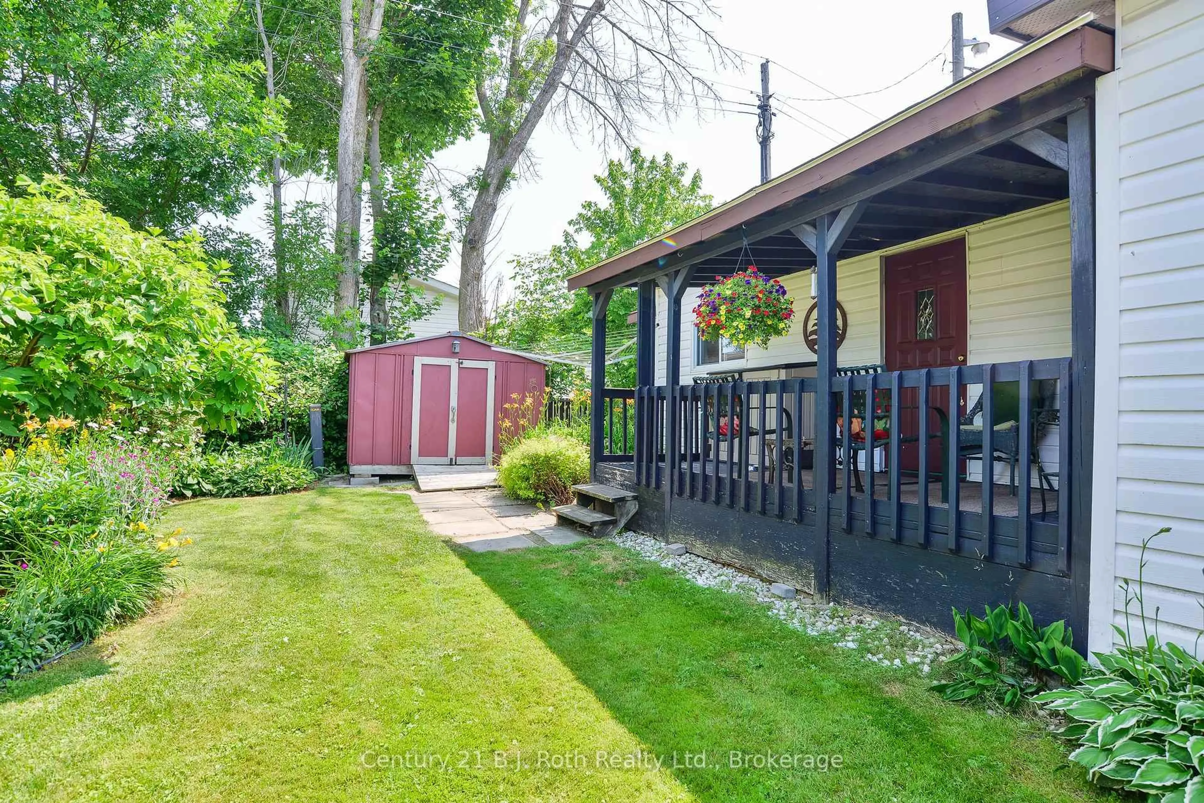 Patio, street for 4129 Elaine St, Severn Ontario L3V 0V1