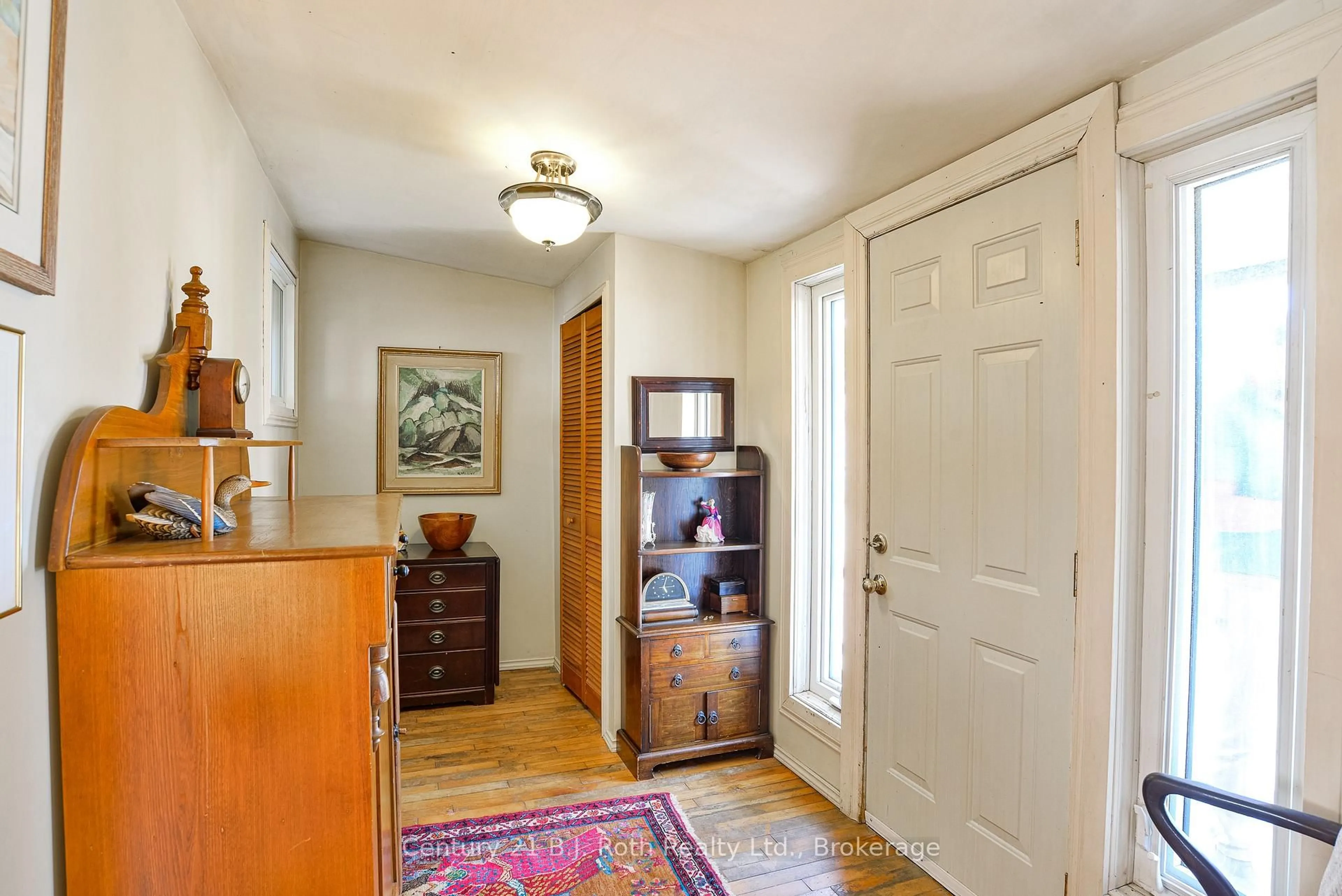 Indoor entryway for 4129 Elaine St, Severn Ontario L3V 0V1