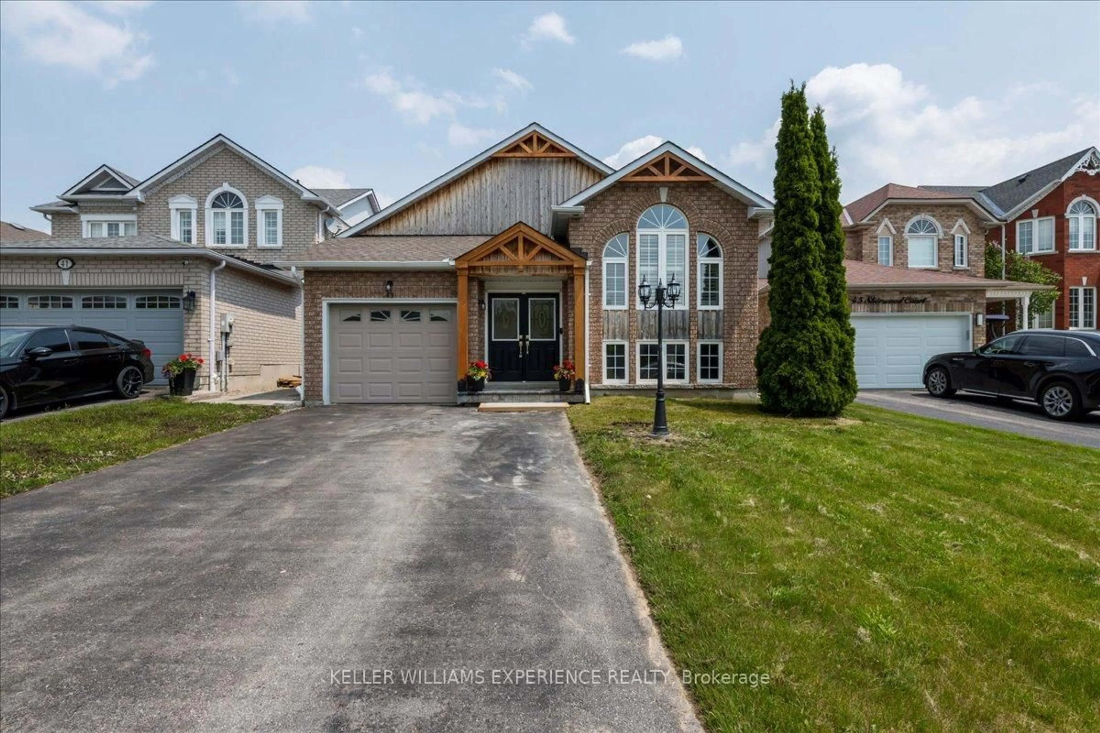 Home with vinyl exterior material, street for 43 Sherwood Crt, Barrie Ontario L4N 9V1