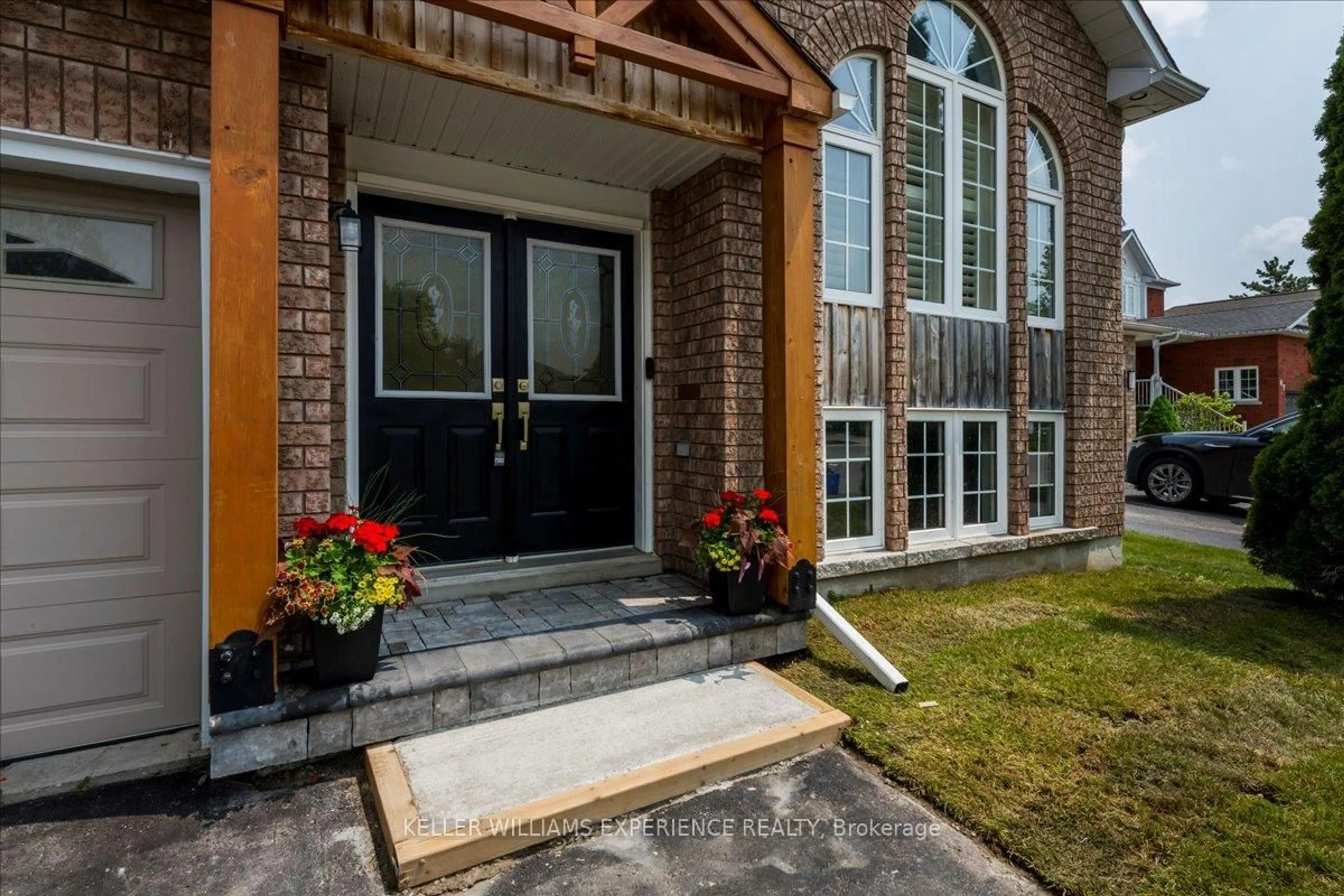 Home with brick exterior material, street for 43 Sherwood Crt, Barrie Ontario L4N 9V1