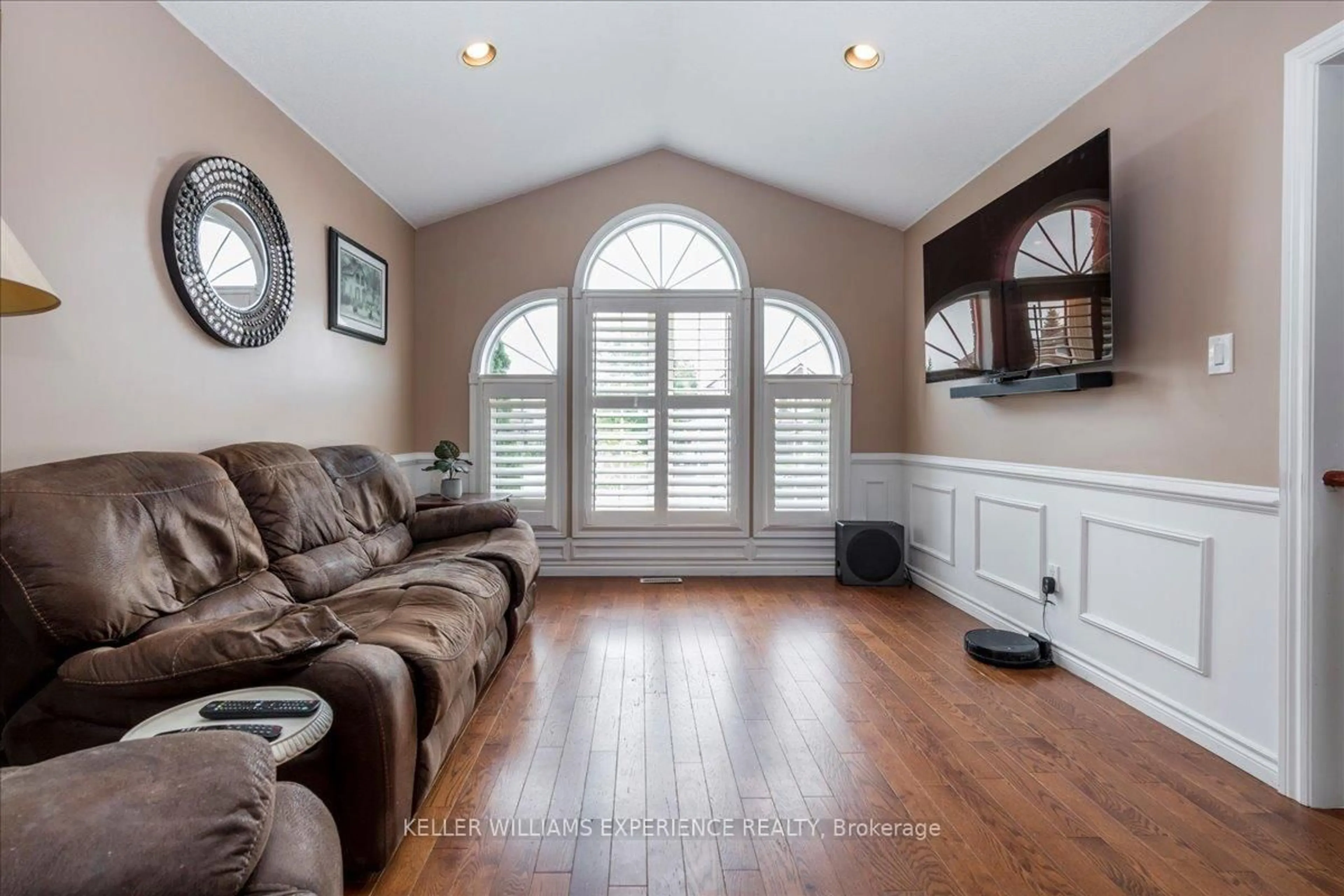 Living room with furniture, unknown for 43 Sherwood Crt, Barrie Ontario L4N 9V1