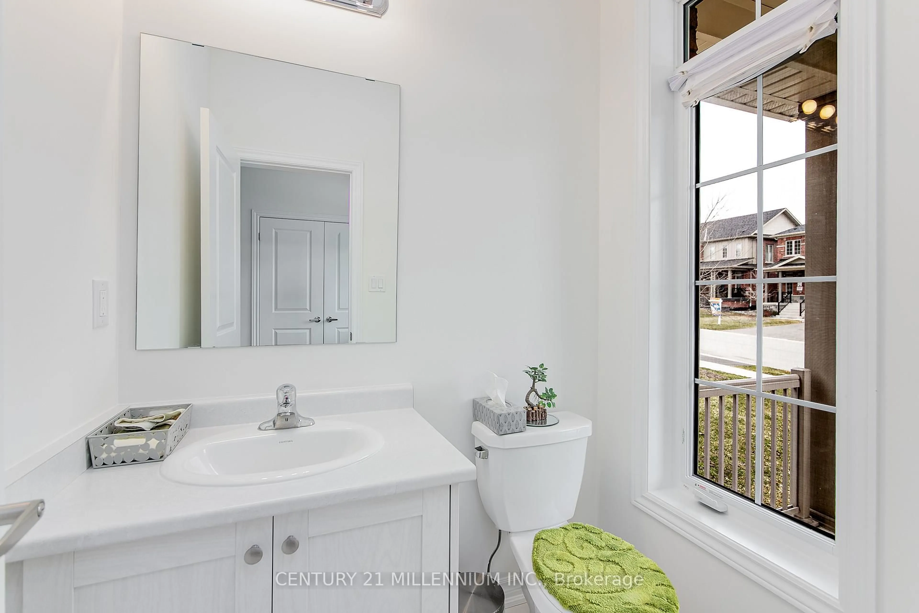 Standard bathroom, ceramic/tile floor for 79 Rugman Cres, Springwater Ontario L9X 2A4