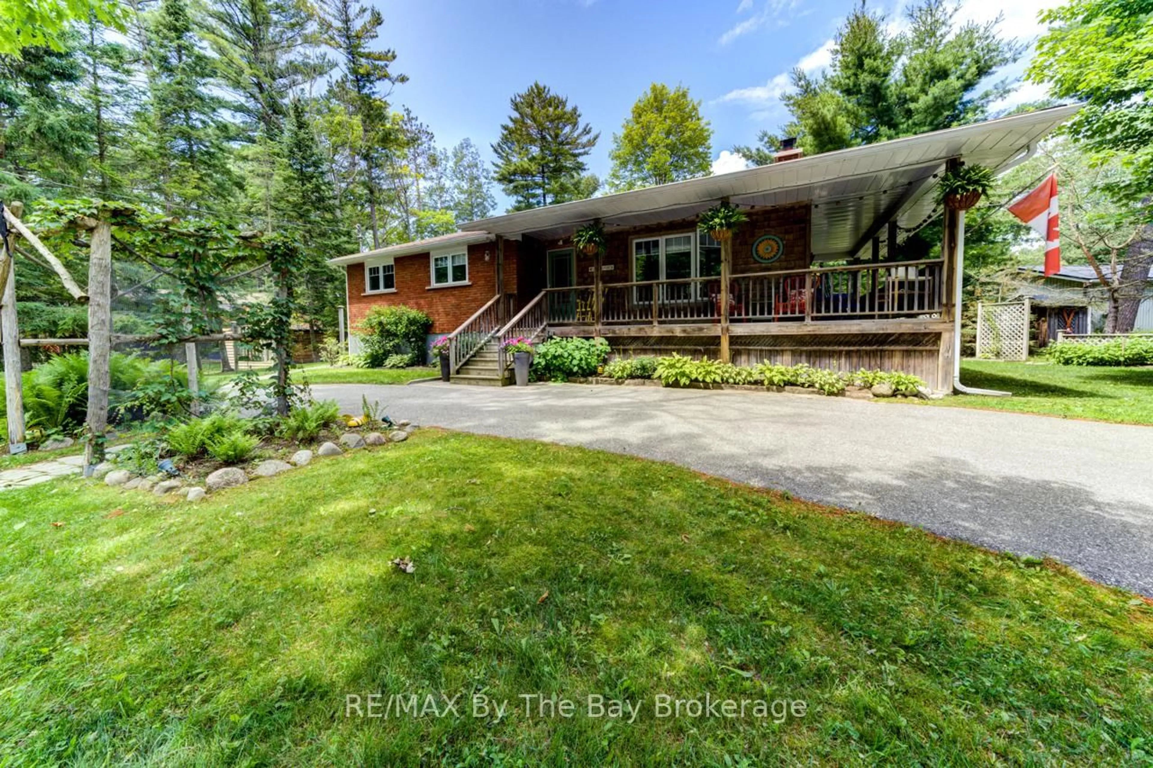 A pic from outside/outdoor area/front of a property/back of a property/a pic from drone, water/lake/river/ocean view for 10 Victoria Ave, Tiny Ontario L0L 2T0