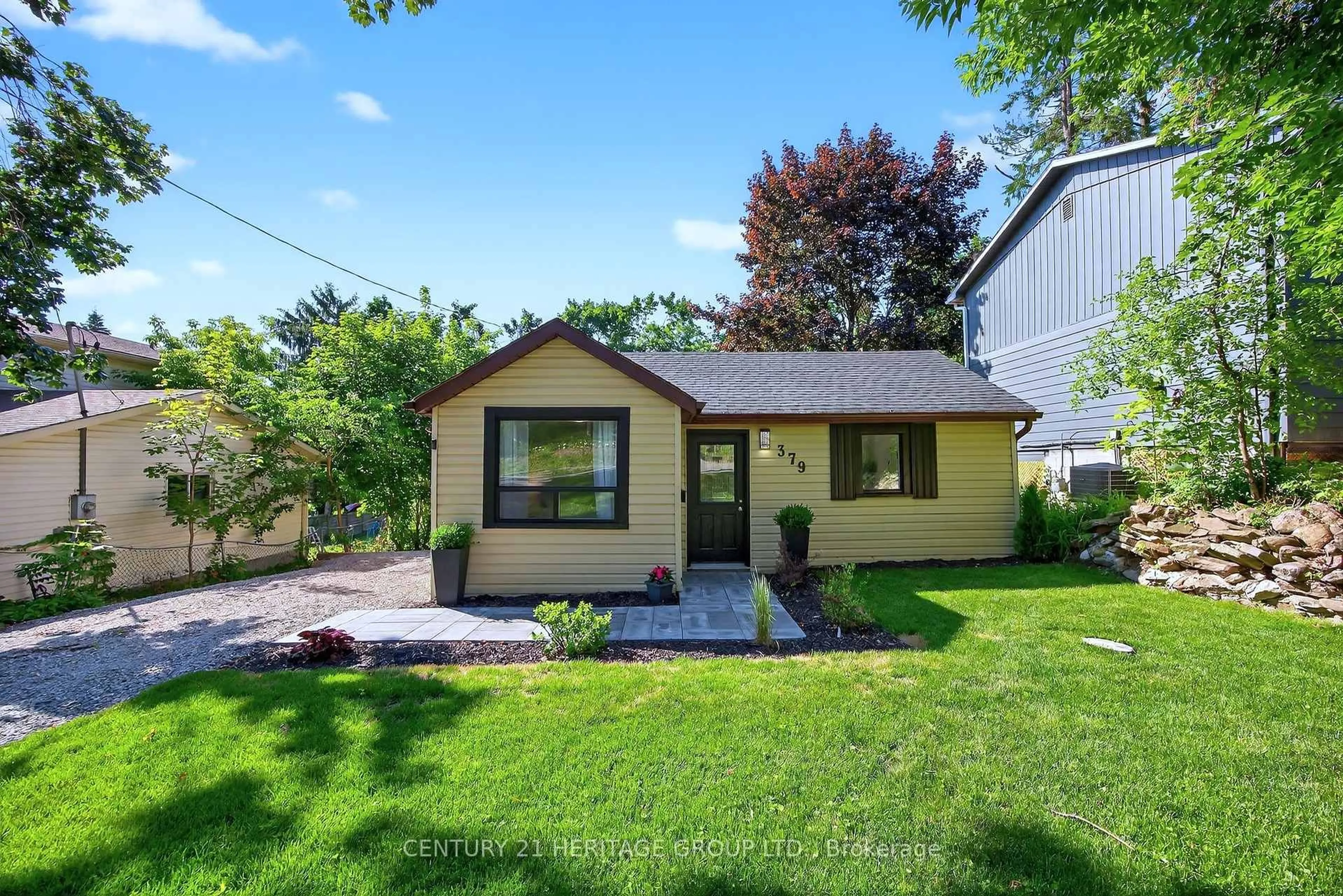 Home with vinyl exterior material, street for 379 Arthur St, Orillia Ontario L3V 3M9