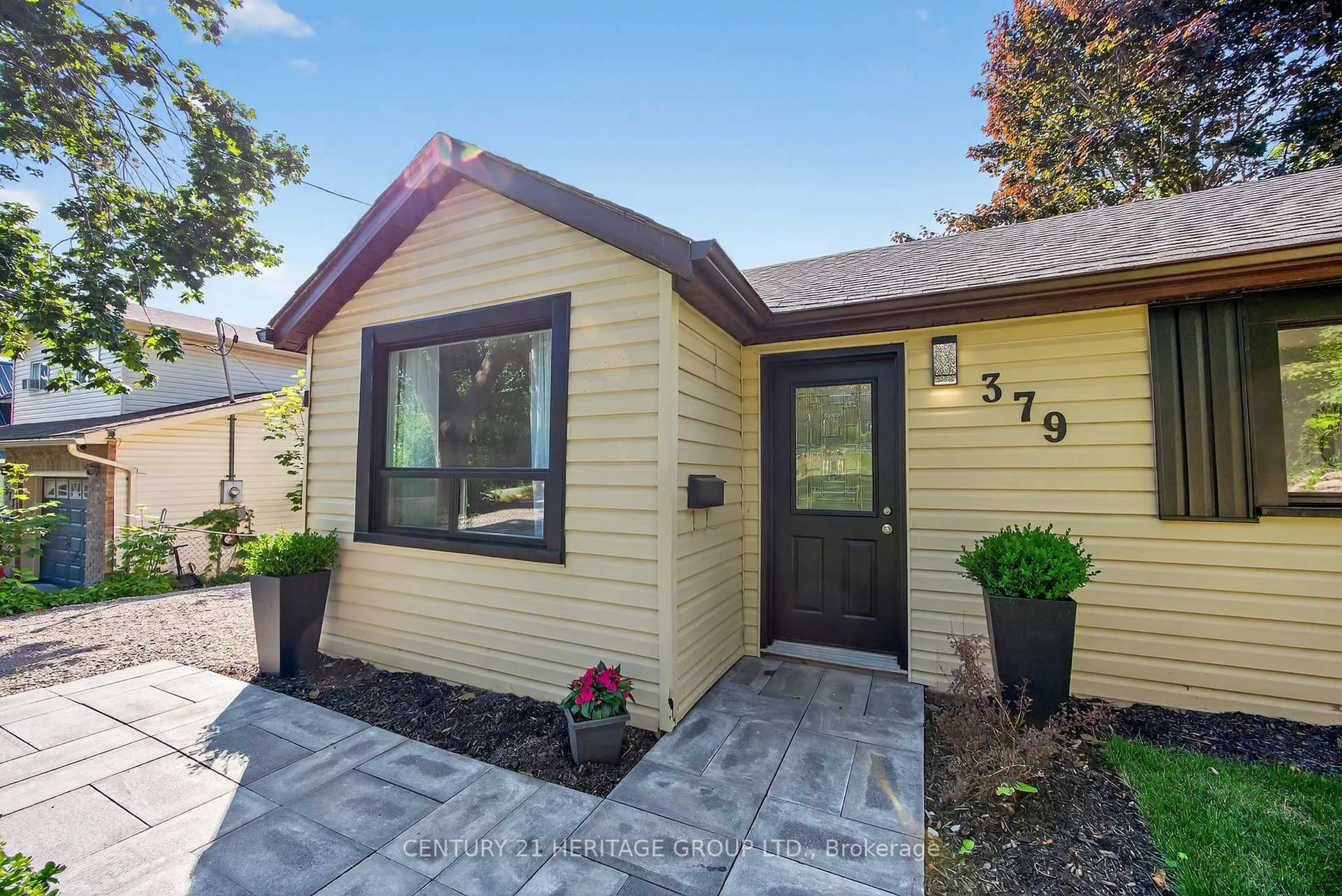 Home with vinyl exterior material, street for 379 Arthur St, Orillia Ontario L3V 3M9