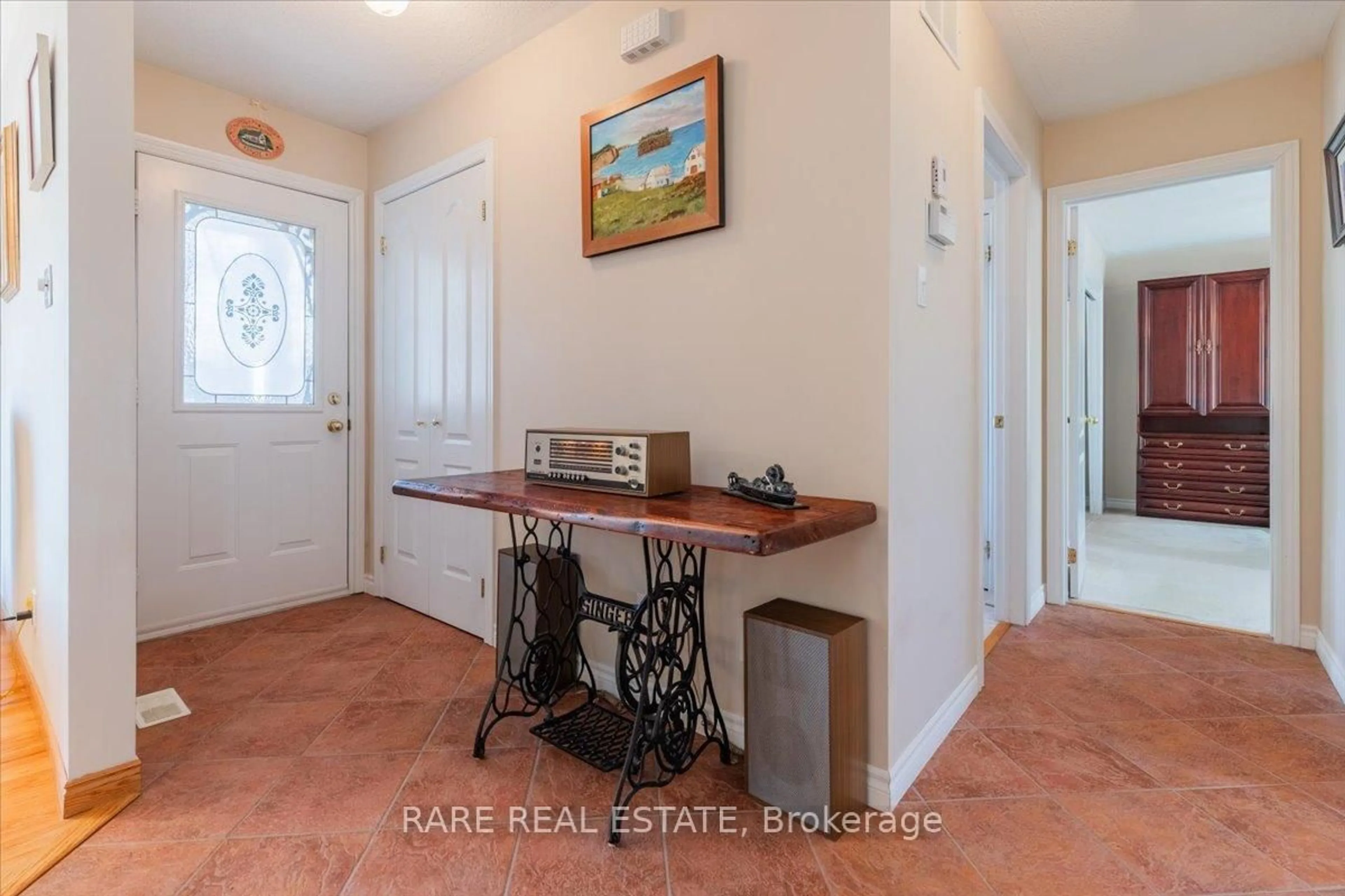 Indoor entryway for 37 Boyd Cres, Oro-Medonte Ontario L0K 1N0