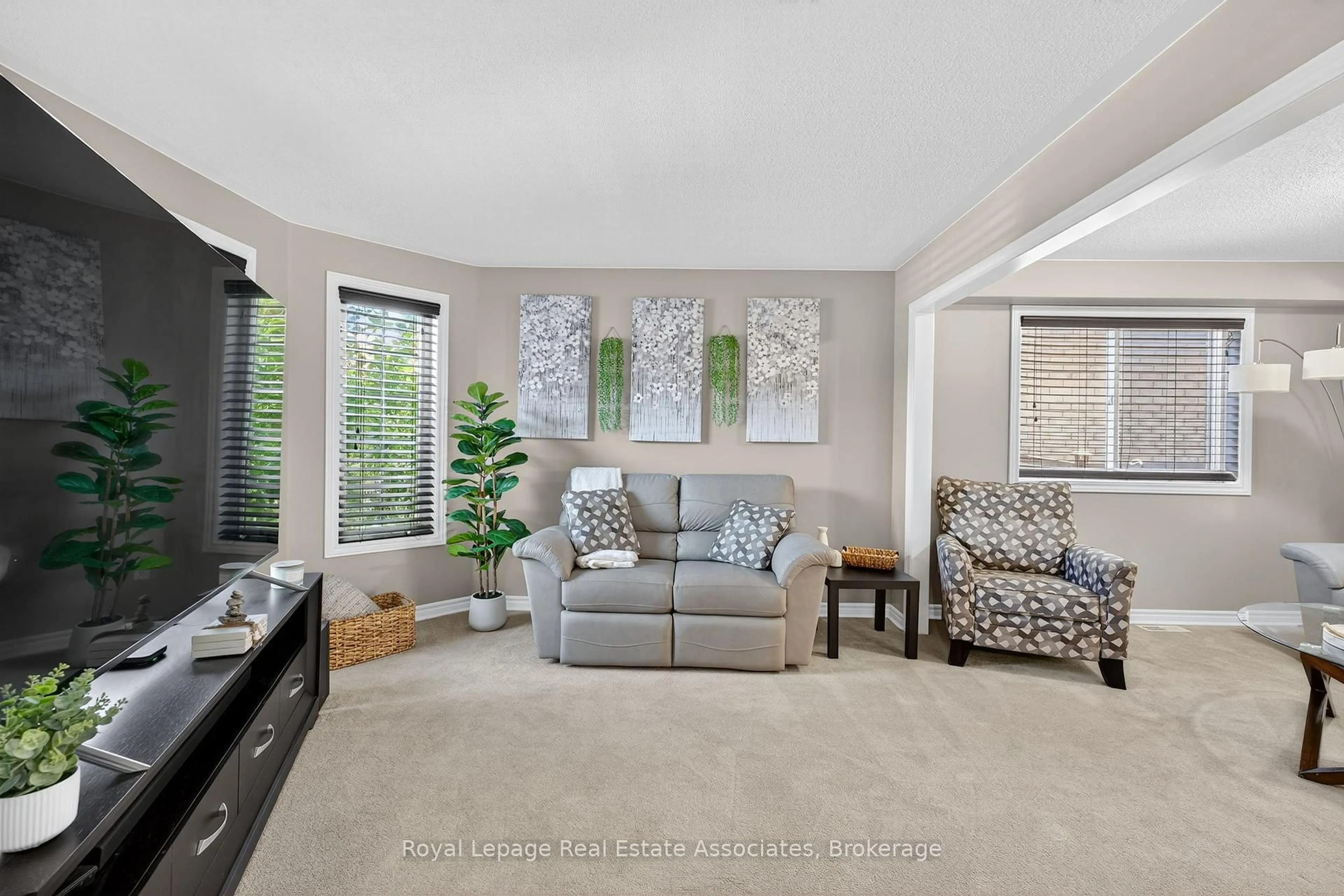 Living room with furniture, unknown for 56 Bird St, Barrie Ontario L4N 0X3