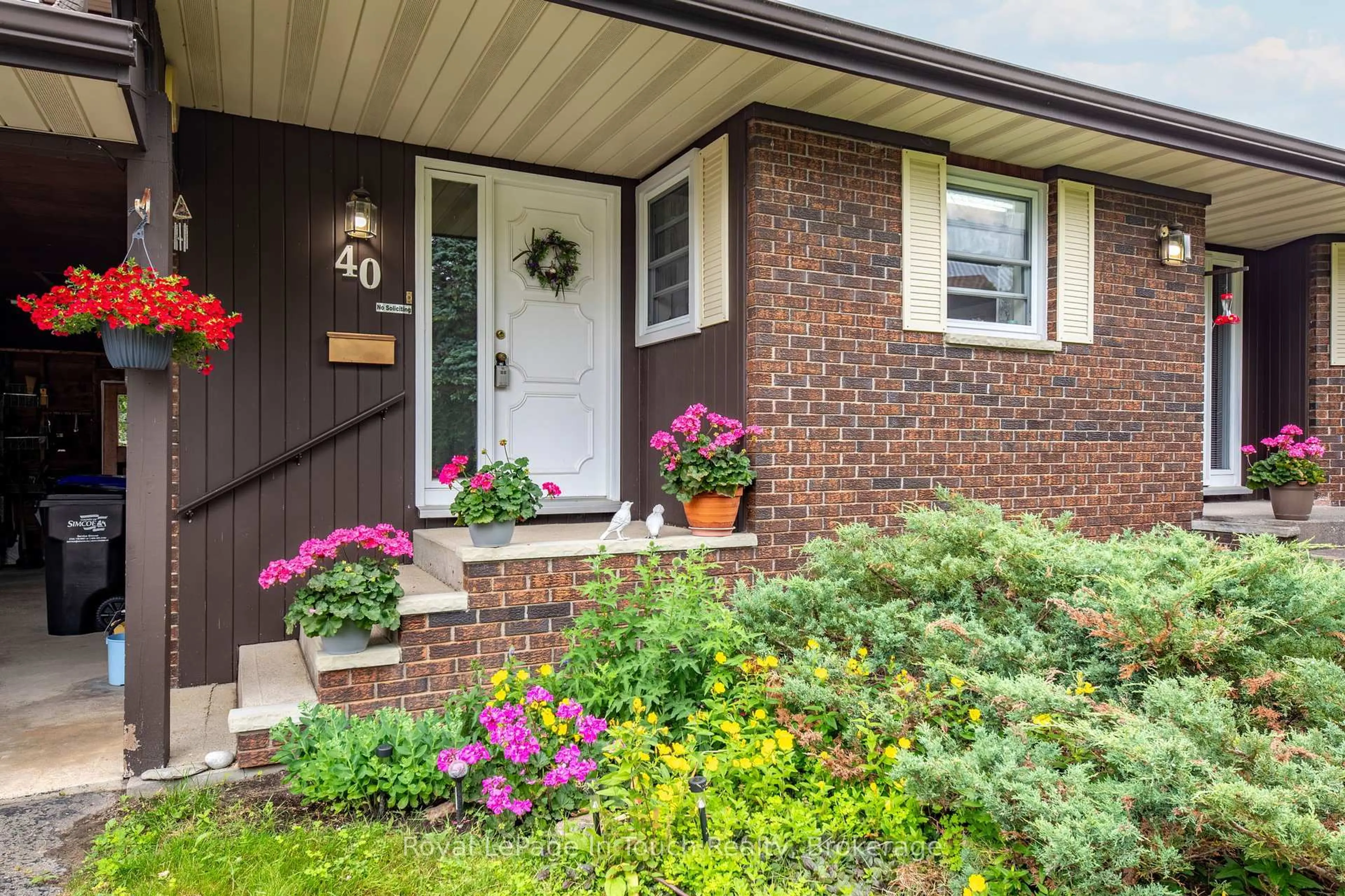 Home with brick exterior material, street for 40 Payette Dr, Penetanguishene Ontario L9M 1H5