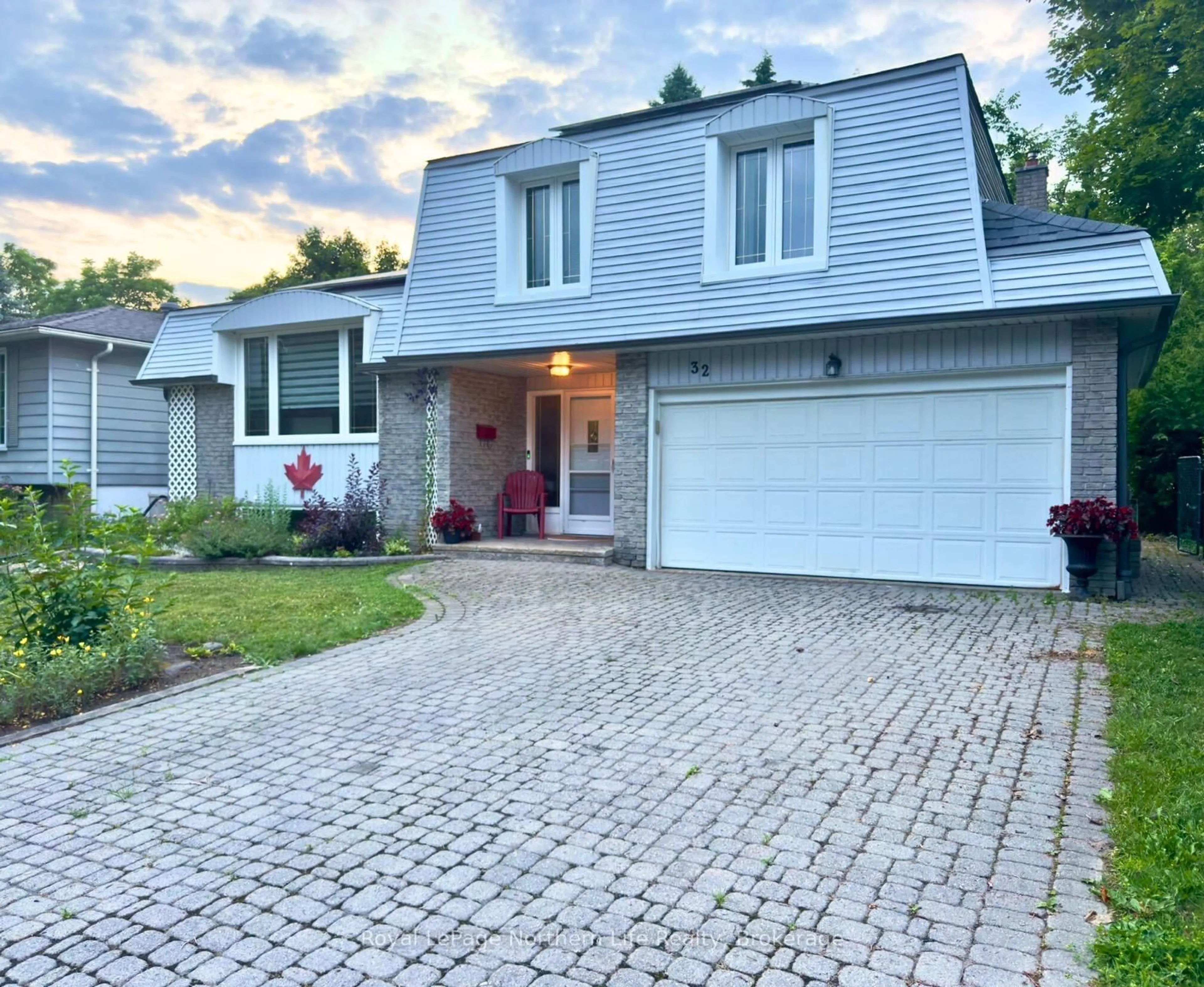Home with brick exterior material, street for 32 Indian Arrow Rd, Barrie Ontario L4M 5G3