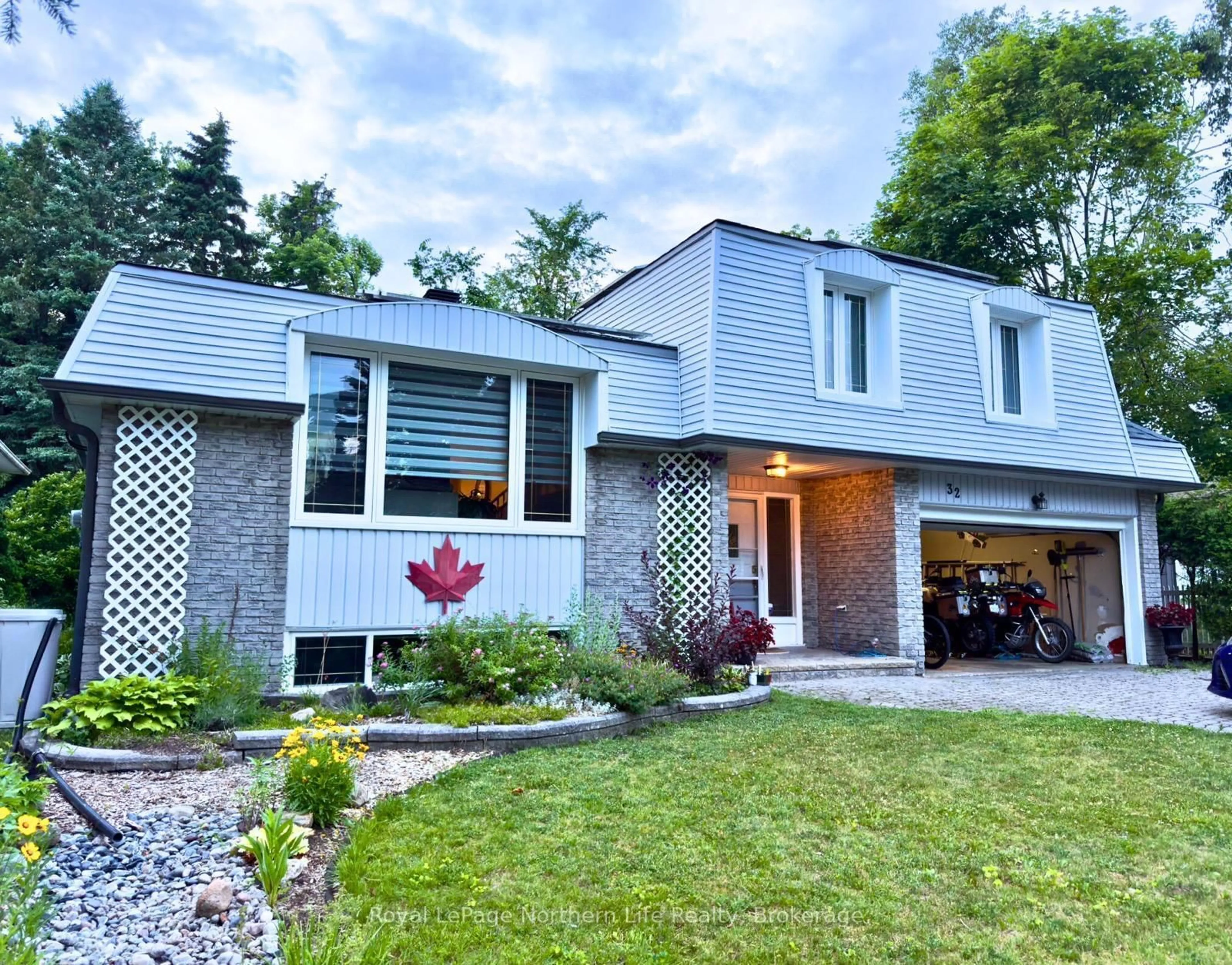 Home with brick exterior material, street for 32 Indian Arrow Rd, Barrie Ontario L4M 5G3