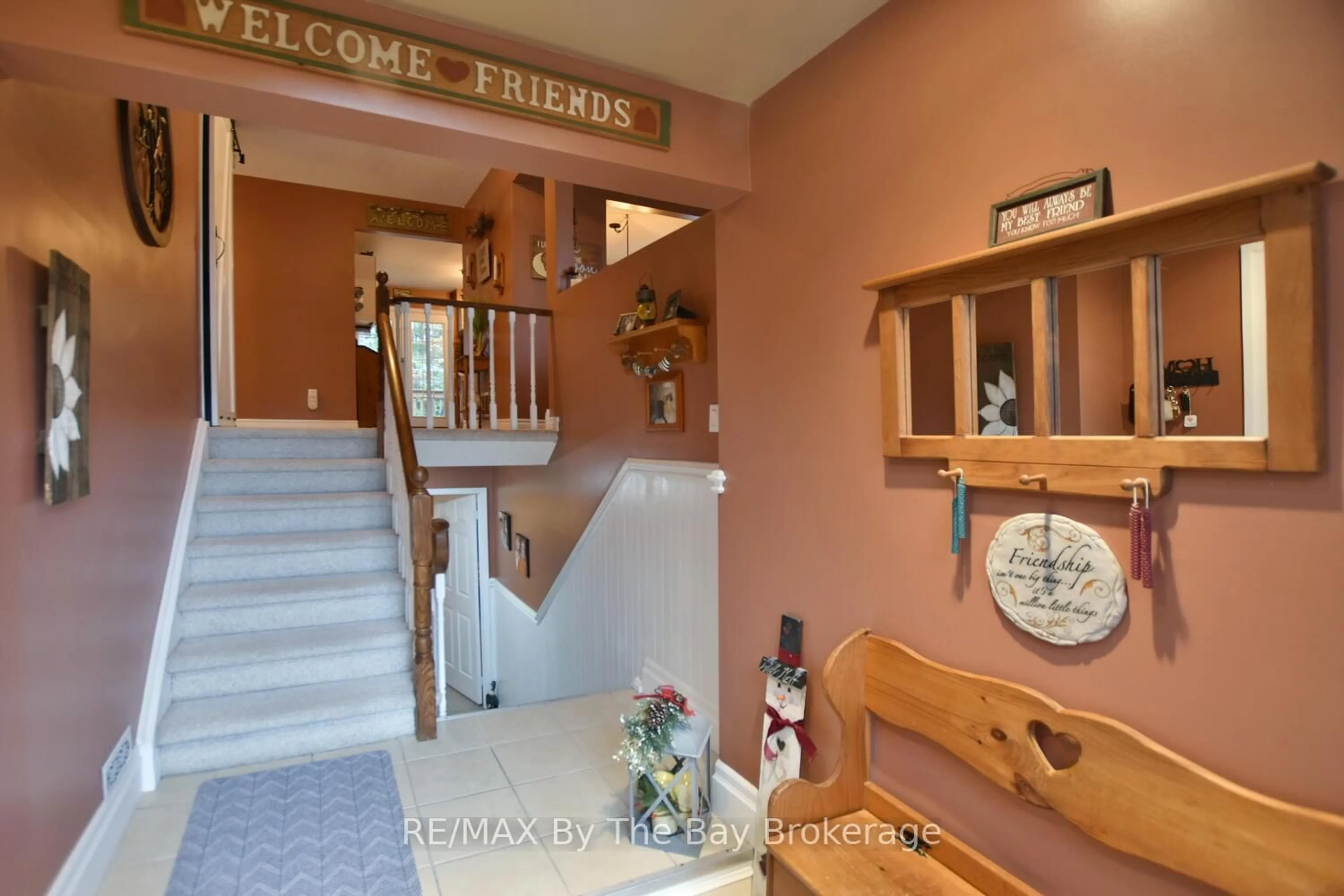 Indoor foyer for 97 Glen Eton Rd, Wasaga Beach Ontario L9Z 1E8