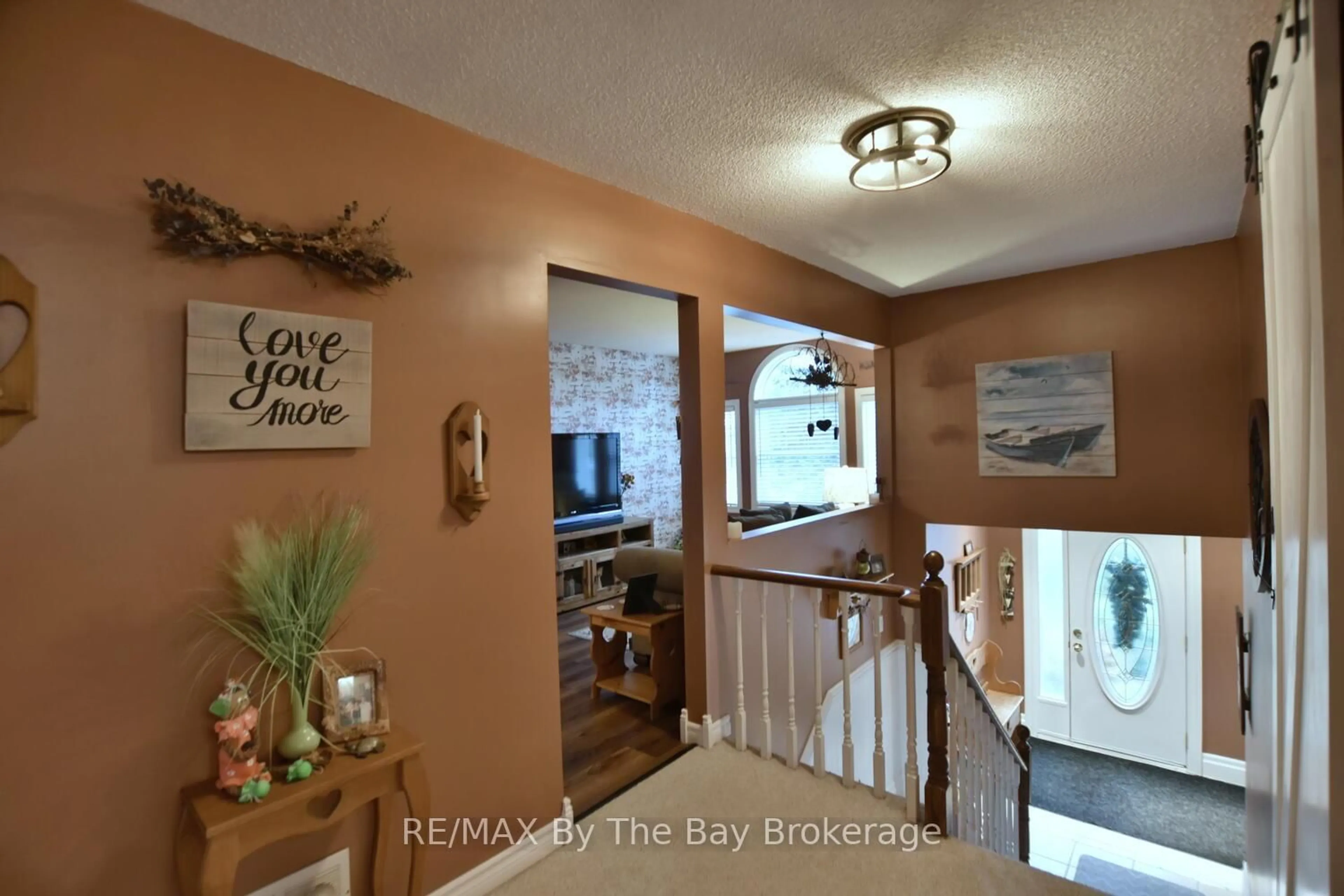 Indoor entryway for 97 Glen Eton Rd, Wasaga Beach Ontario L9Z 1E8