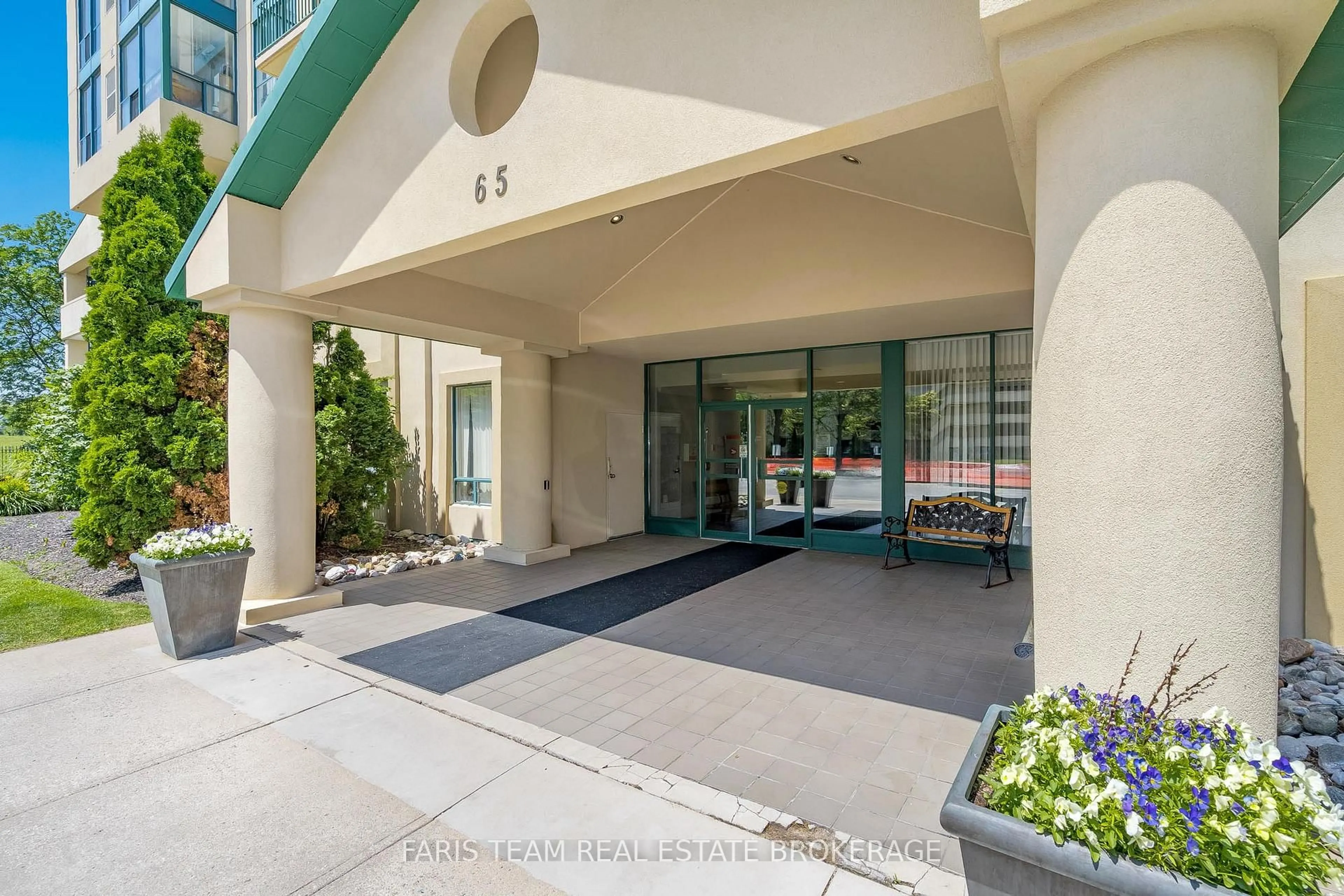 Indoor foyer for 65 Ellen St #1406, Barrie Ontario L4N 3A5