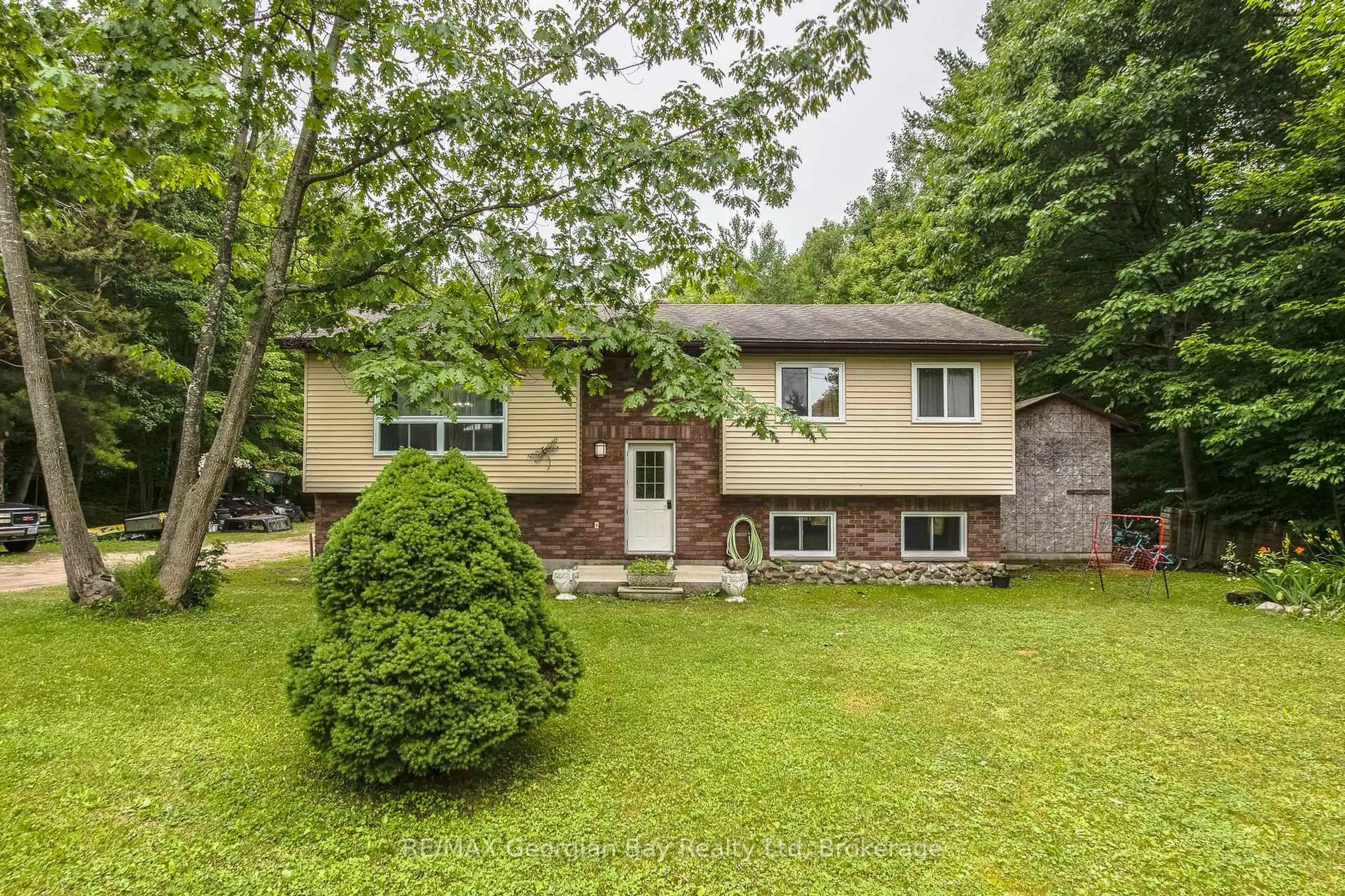 Home with vinyl exterior material, street for 41 Tucson Rd, Tiny Ontario L9M 0B6