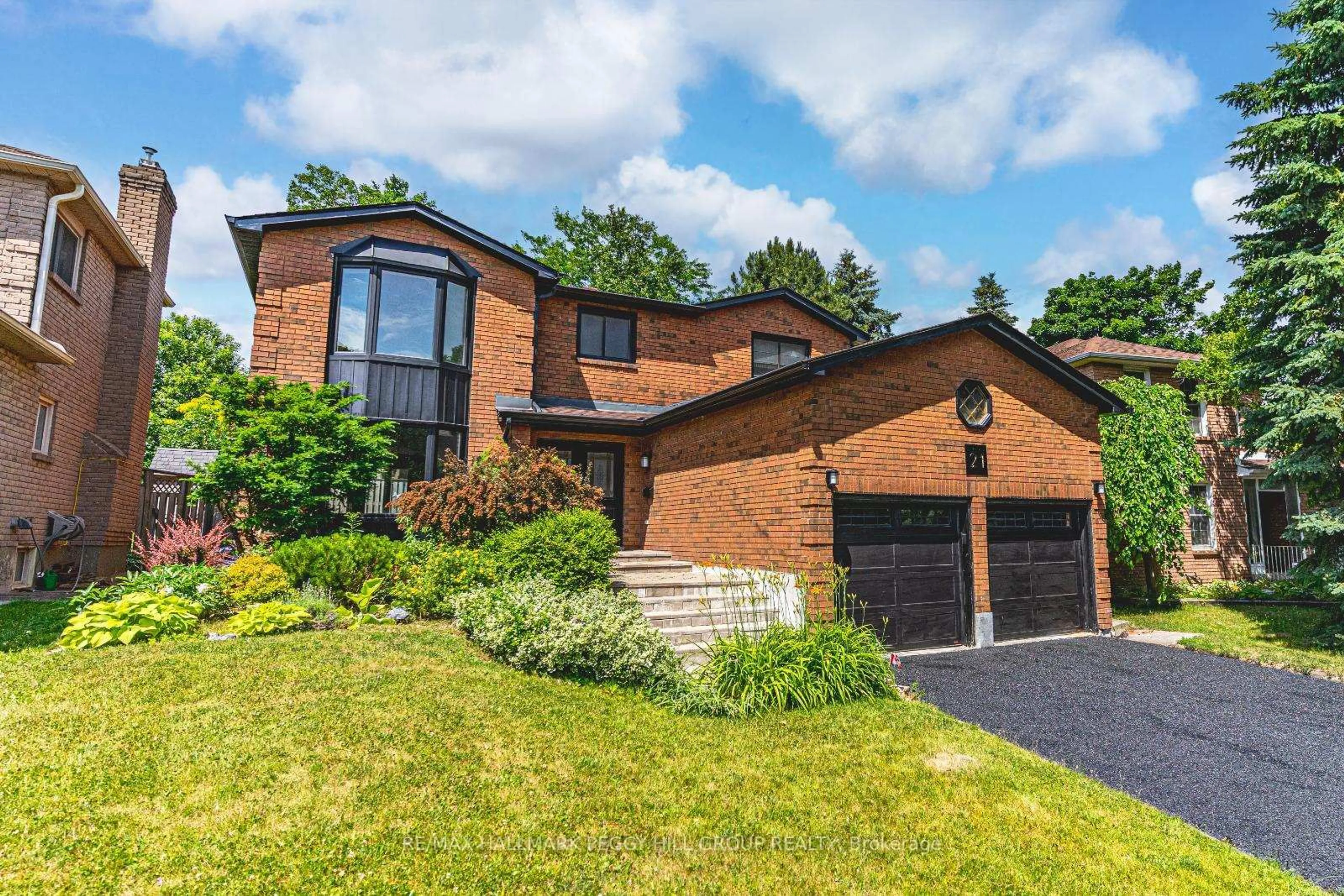 Home with brick exterior material, street for 21 Autumn Lane, Barrie Ontario L4N 6G8