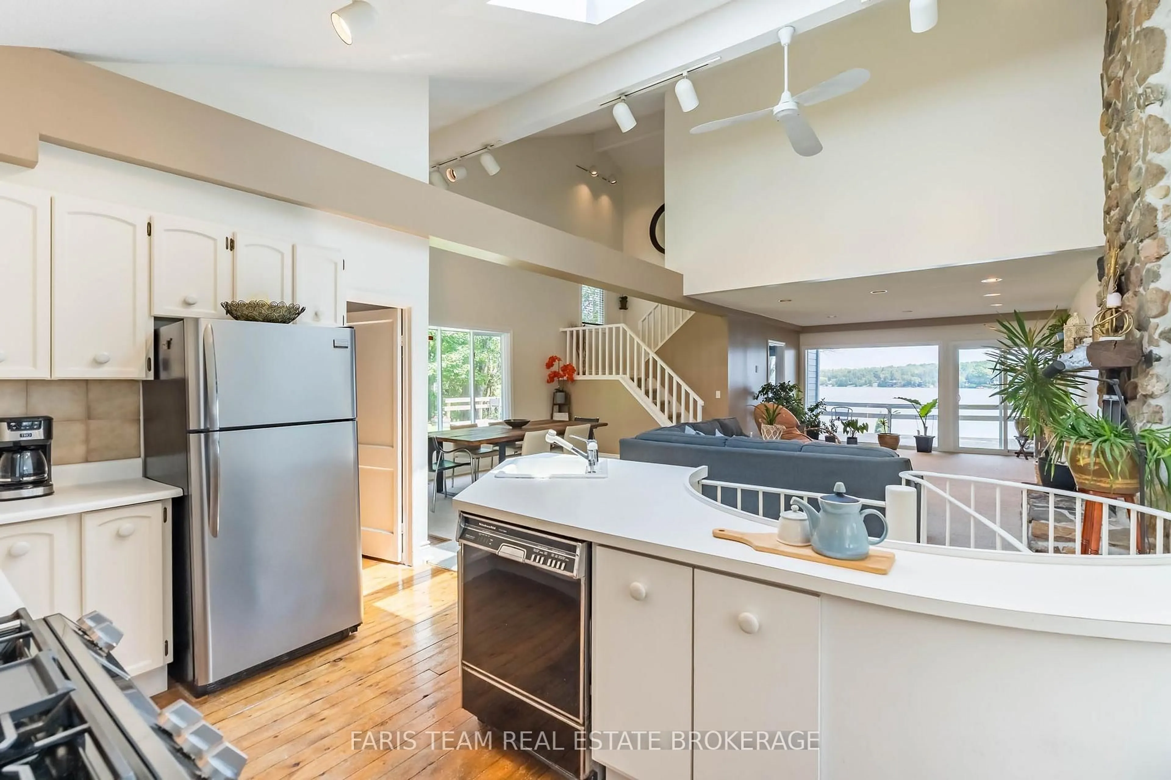 Open concept kitchen, unknown for 127 Shoreline Dr, Oro-Medonte Ontario L3V 0K2