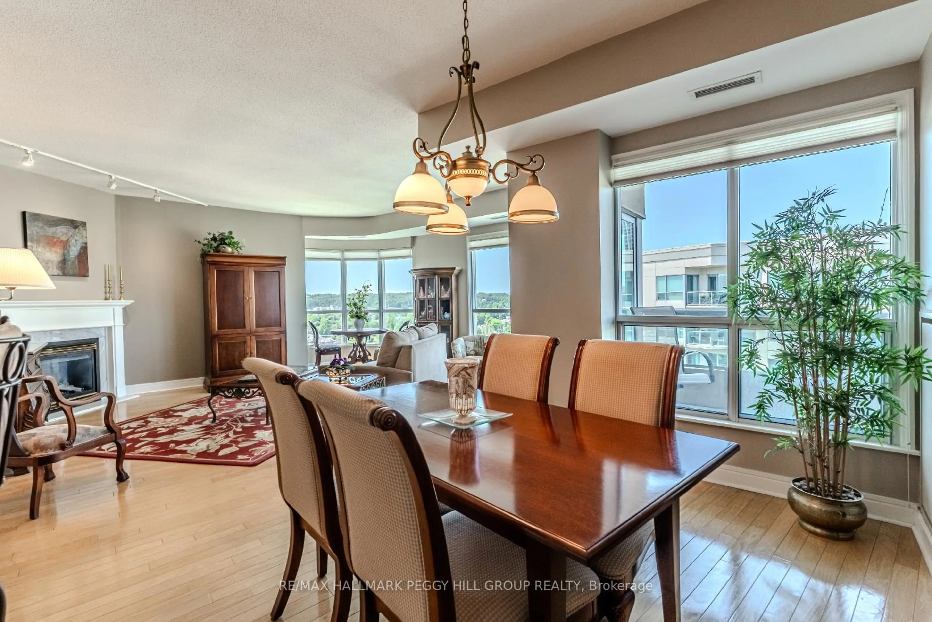 Dining room, ceramic/tile floor for 2 Toronto St #PH2/3, Barrie Ontario L4N 9R2