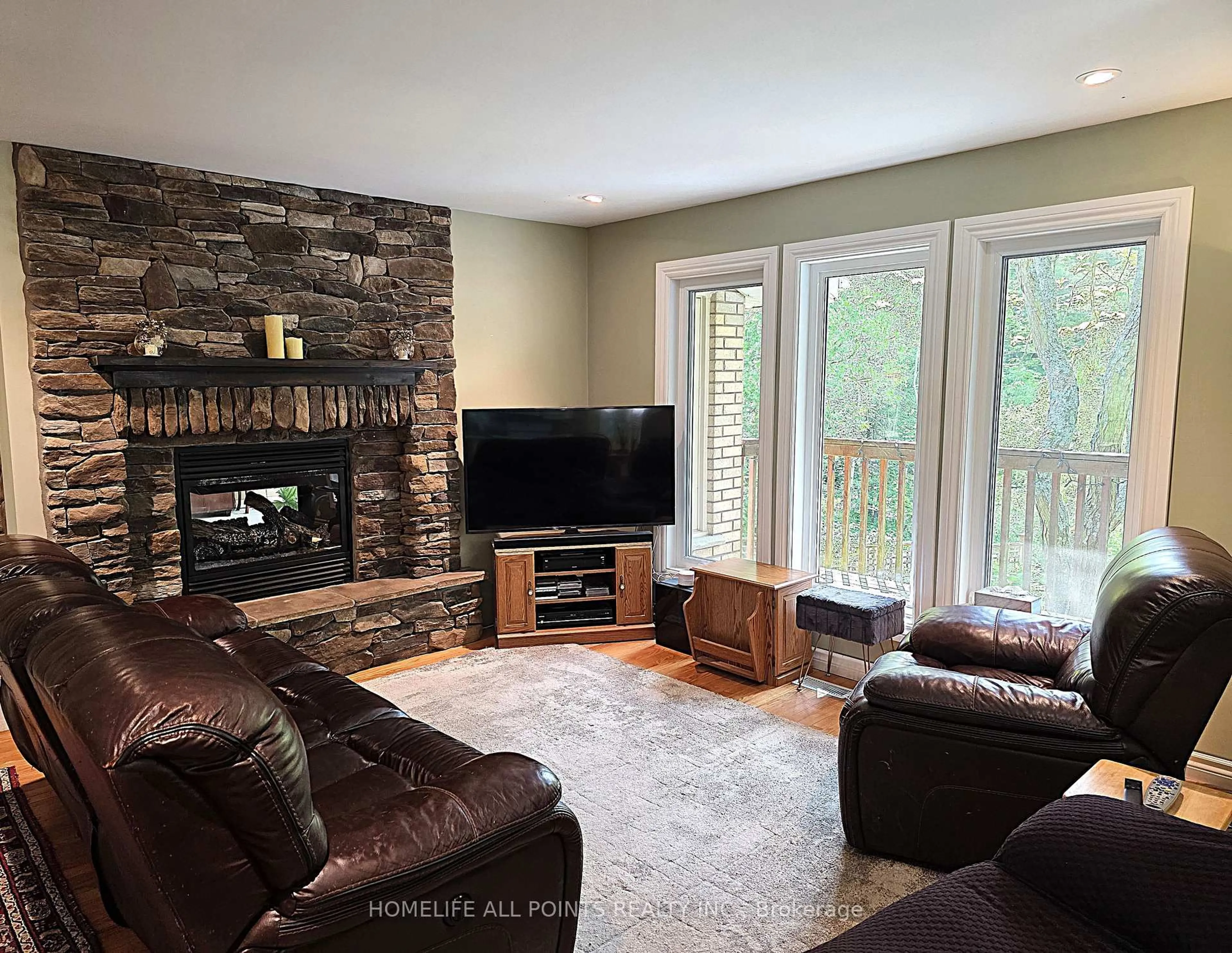 Living room with furniture, unknown for 7190 93 Highway, Tiny Ontario L0K 2E1