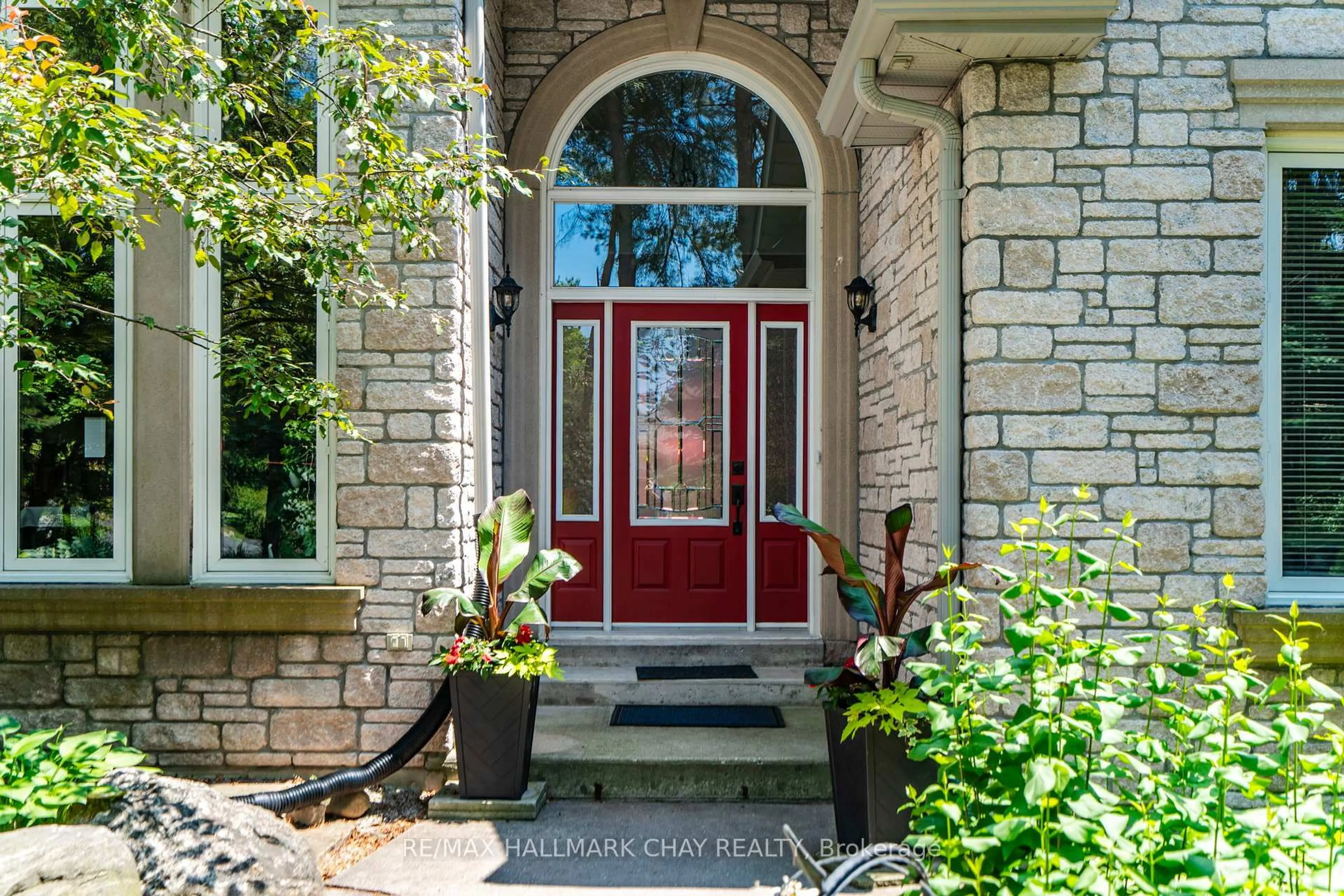Indoor entryway for 11 Bunker Pl, Oro-Medonte Ontario L0L 2L0