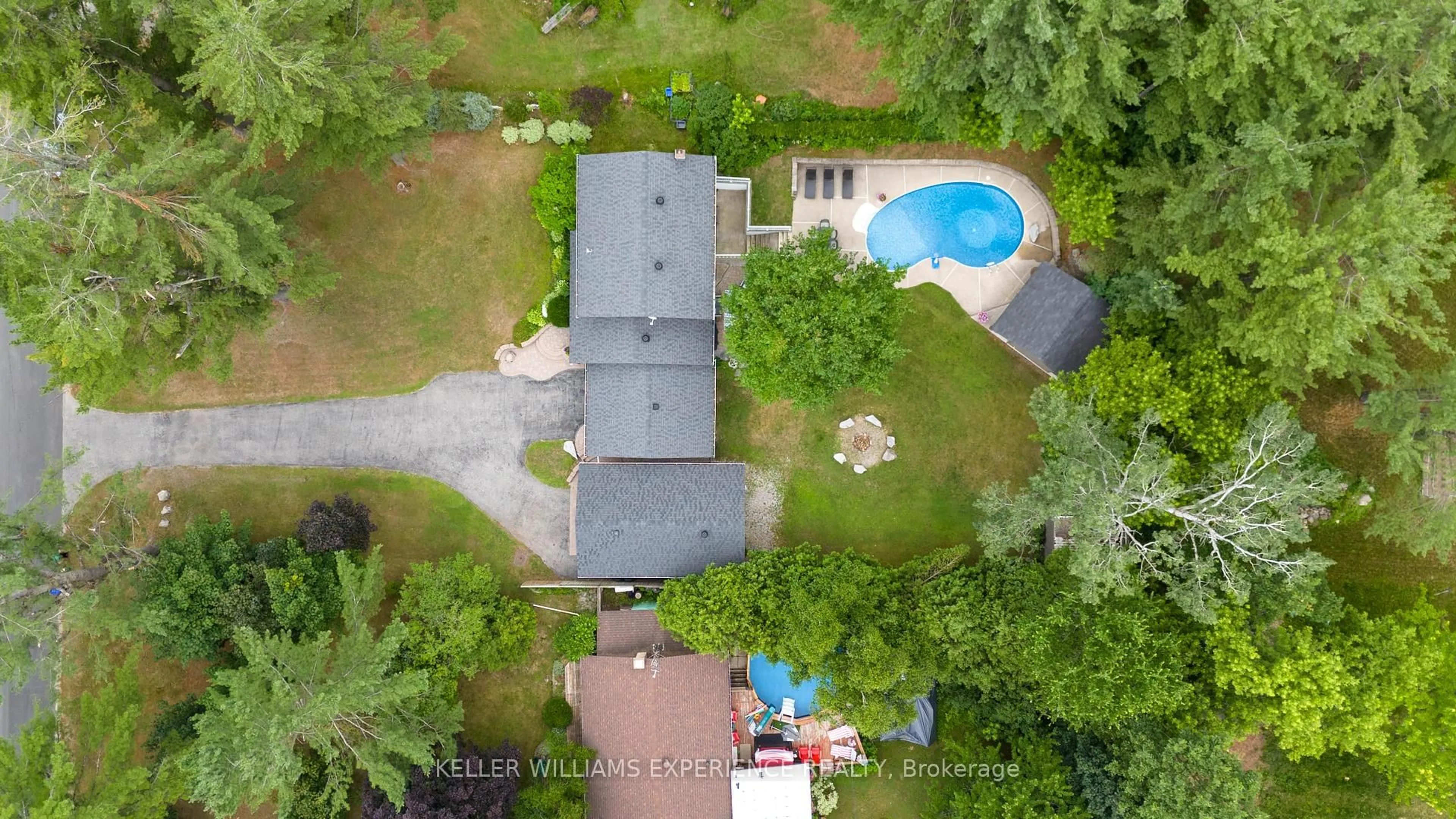 A pic from outside/outdoor area/front of a property/back of a property/a pic from drone, unknown for 31 Lawrence Ave, Springwater Ontario L9X 0W4