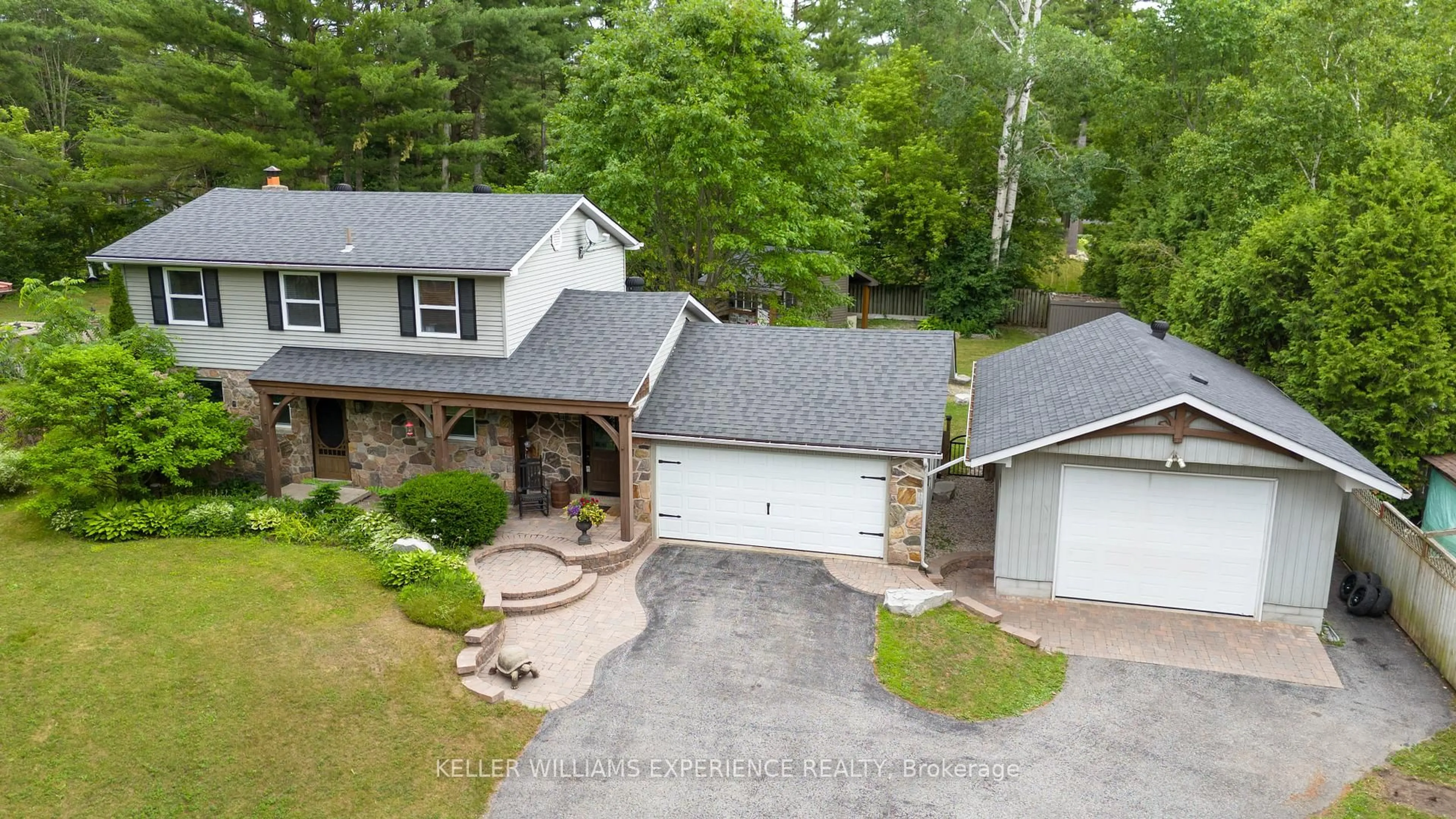 A pic from outside/outdoor area/front of a property/back of a property/a pic from drone, unknown for 31 Lawrence Ave, Springwater Ontario L9X 0W4
