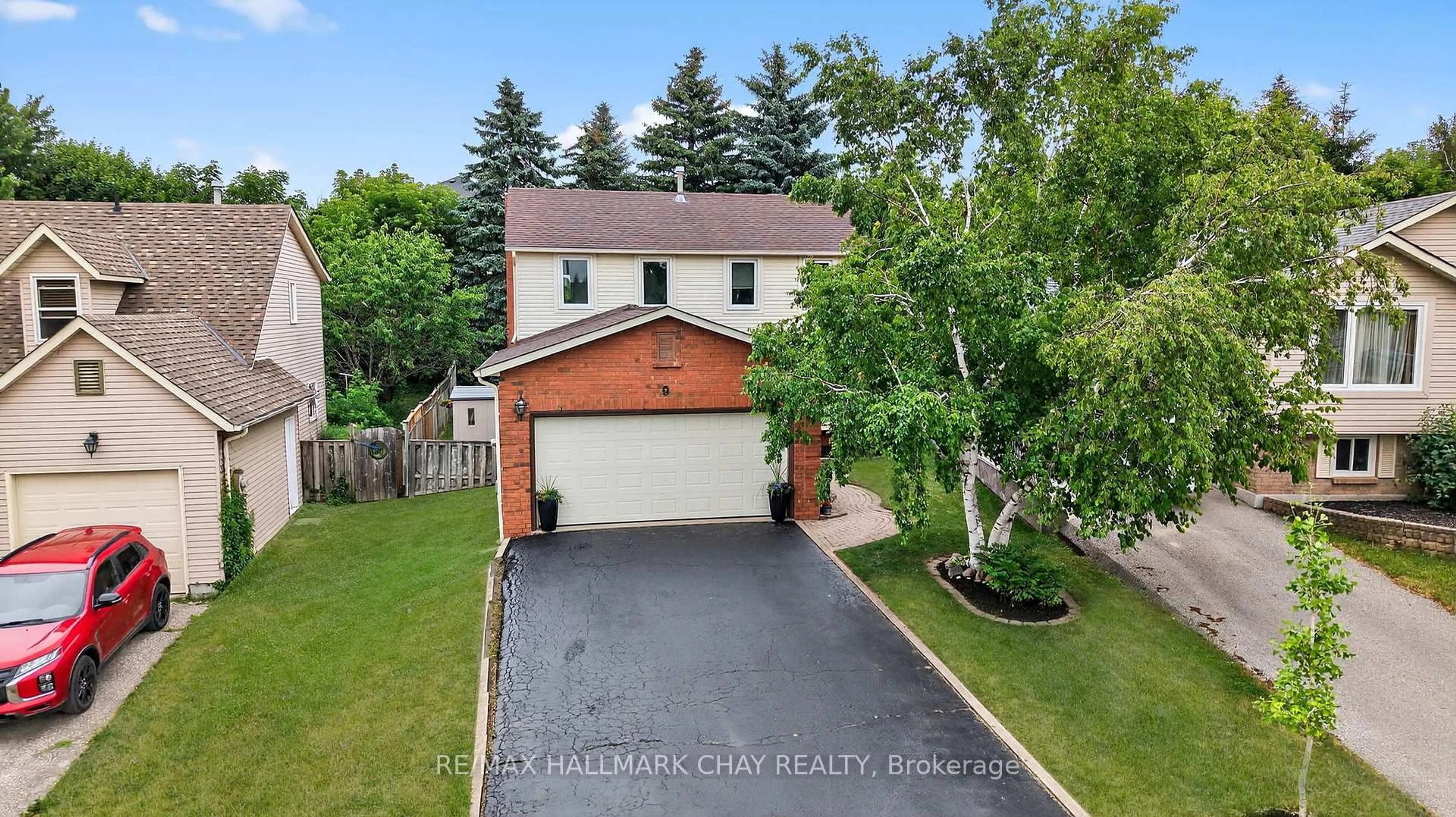A pic from outside/outdoor area/front of a property/back of a property/a pic from drone, street for 9 Gosney Cres, Barrie Ontario L4N 6T6