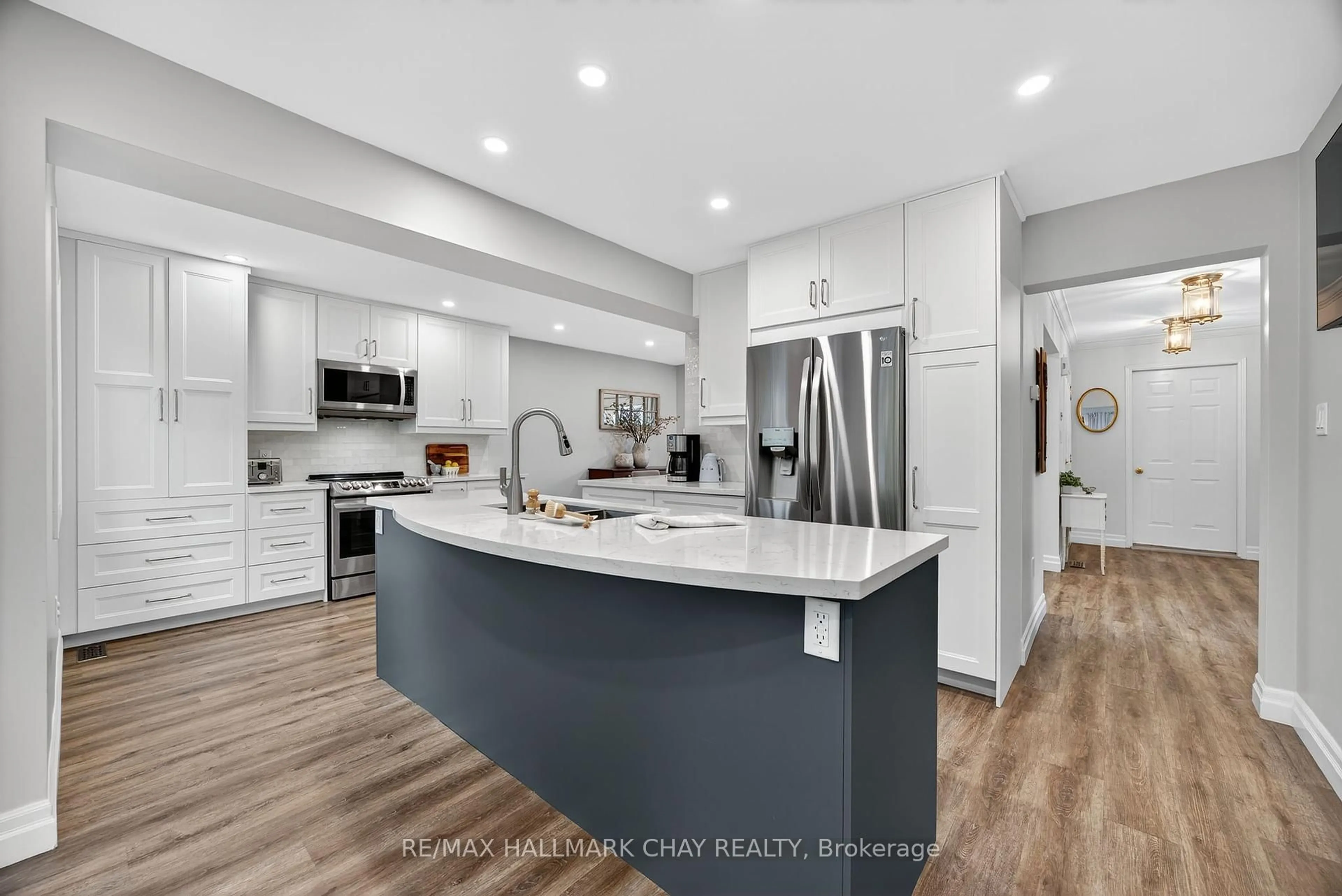 Open concept kitchen, unknown for 9 Gosney Cres, Barrie Ontario L4N 6T6