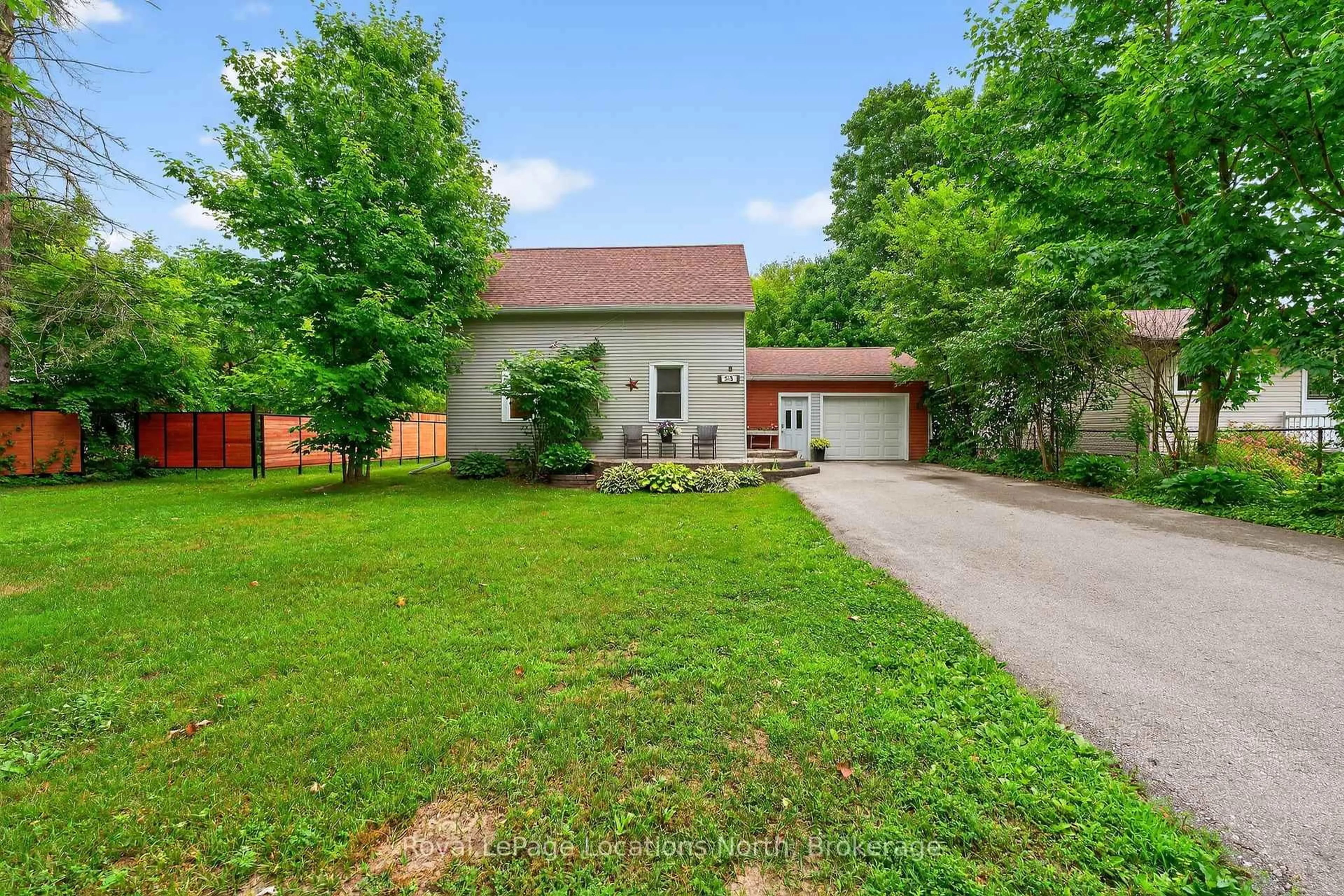 A pic from outside/outdoor area/front of a property/back of a property/a pic from drone, street for 243 Scott St, Clearview Ontario L0M 1S0