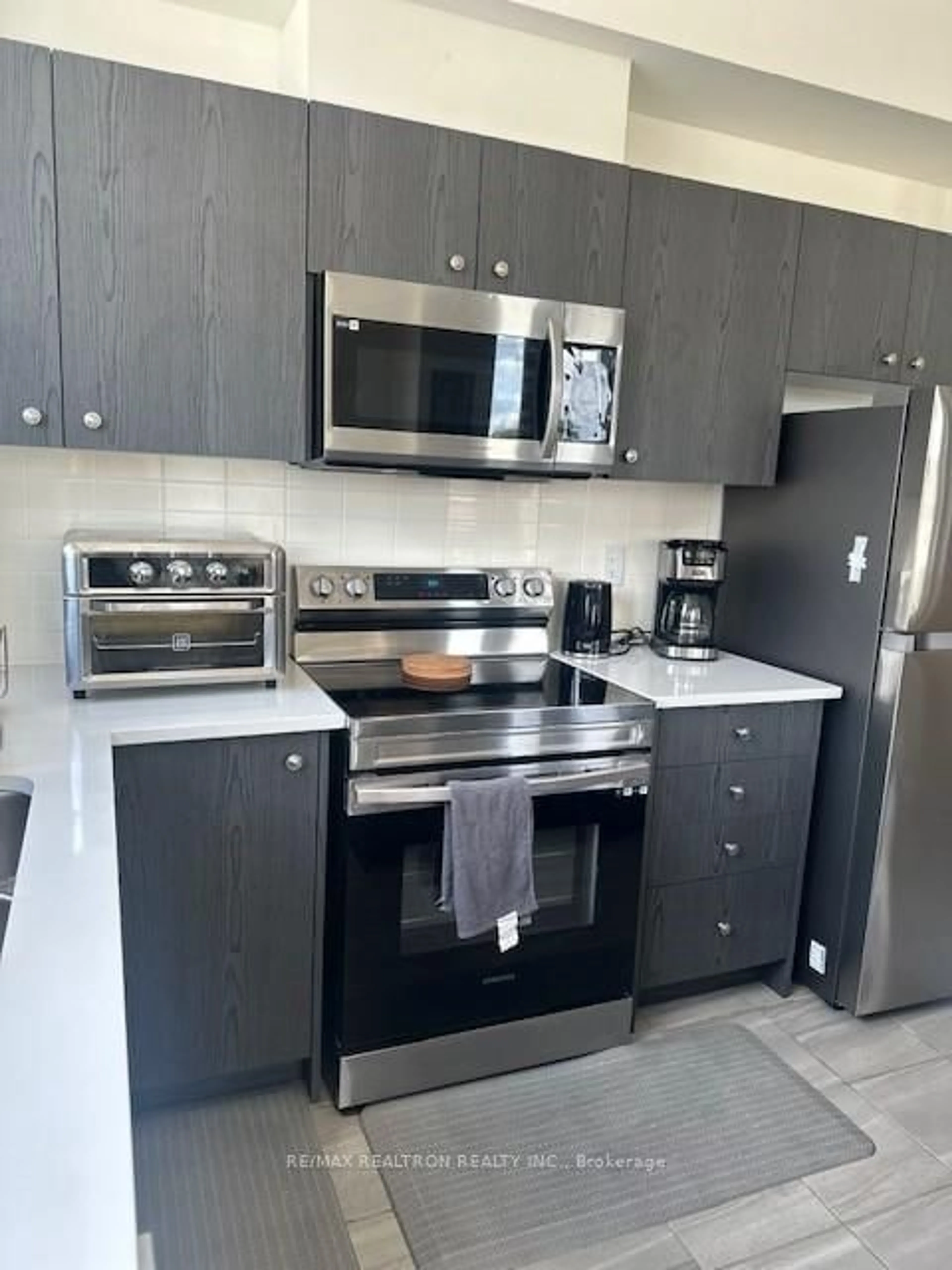 Standard kitchen, ceramic/tile floor for 34 Spry Lane, Barrie Ontario L4N 0H7