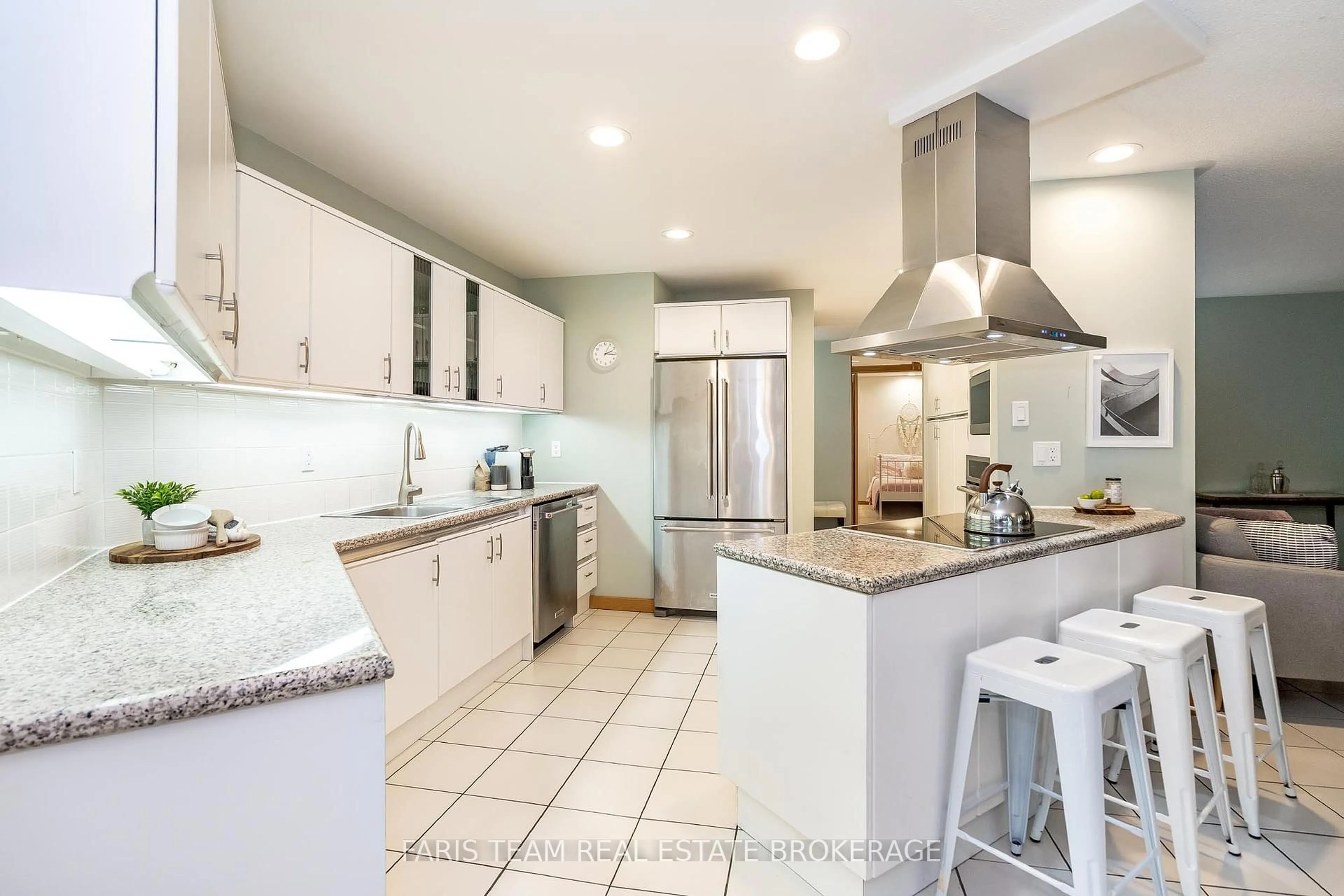 Open concept kitchen, ceramic/tile floor for 903 Victoria St, Midland Ontario L4R 1B7